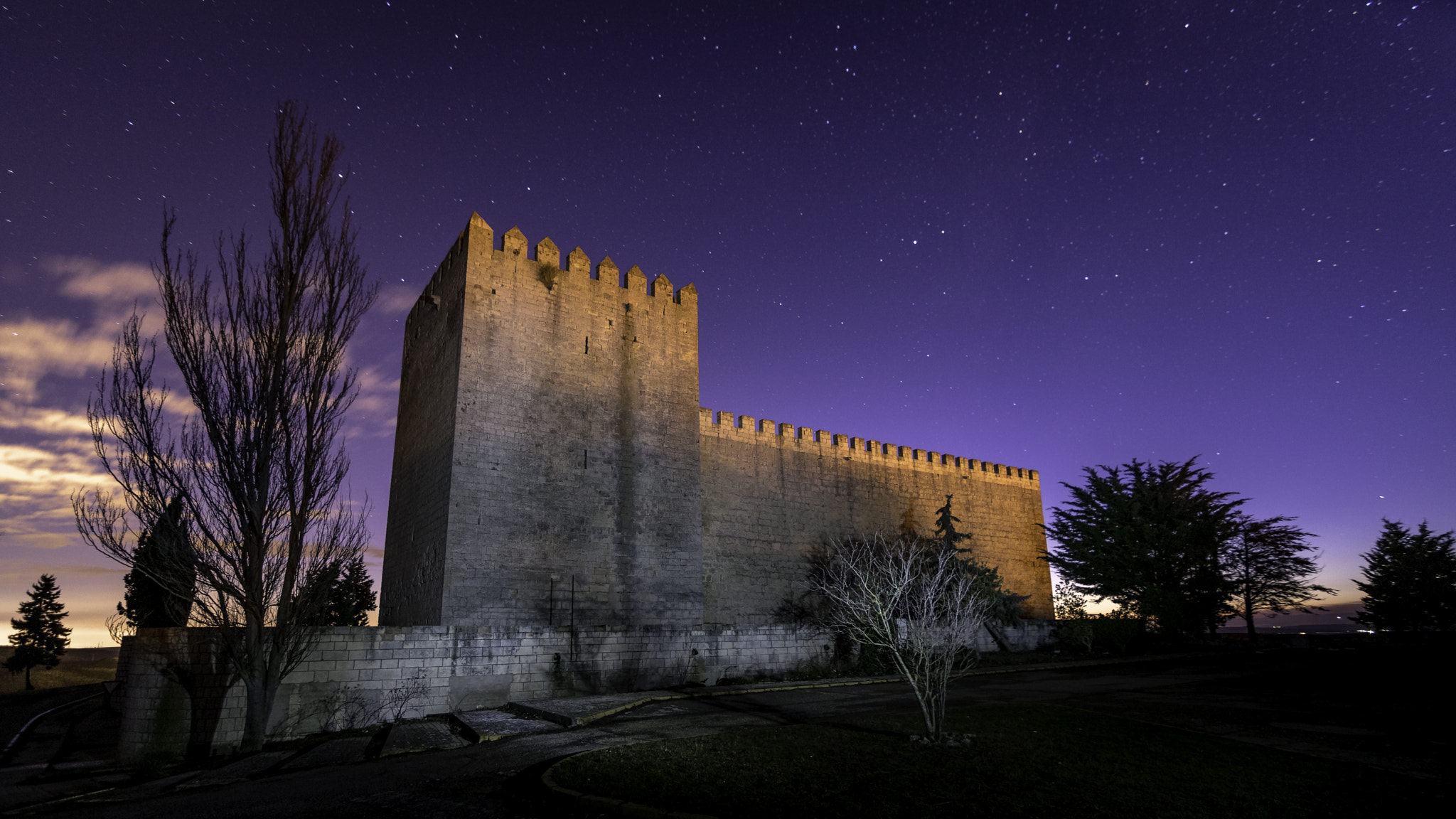 Nikon D3300 + Tokina AT-X Pro 11-16mm F2.8 DX II sample photo. Castle of monzón de campos at night photography