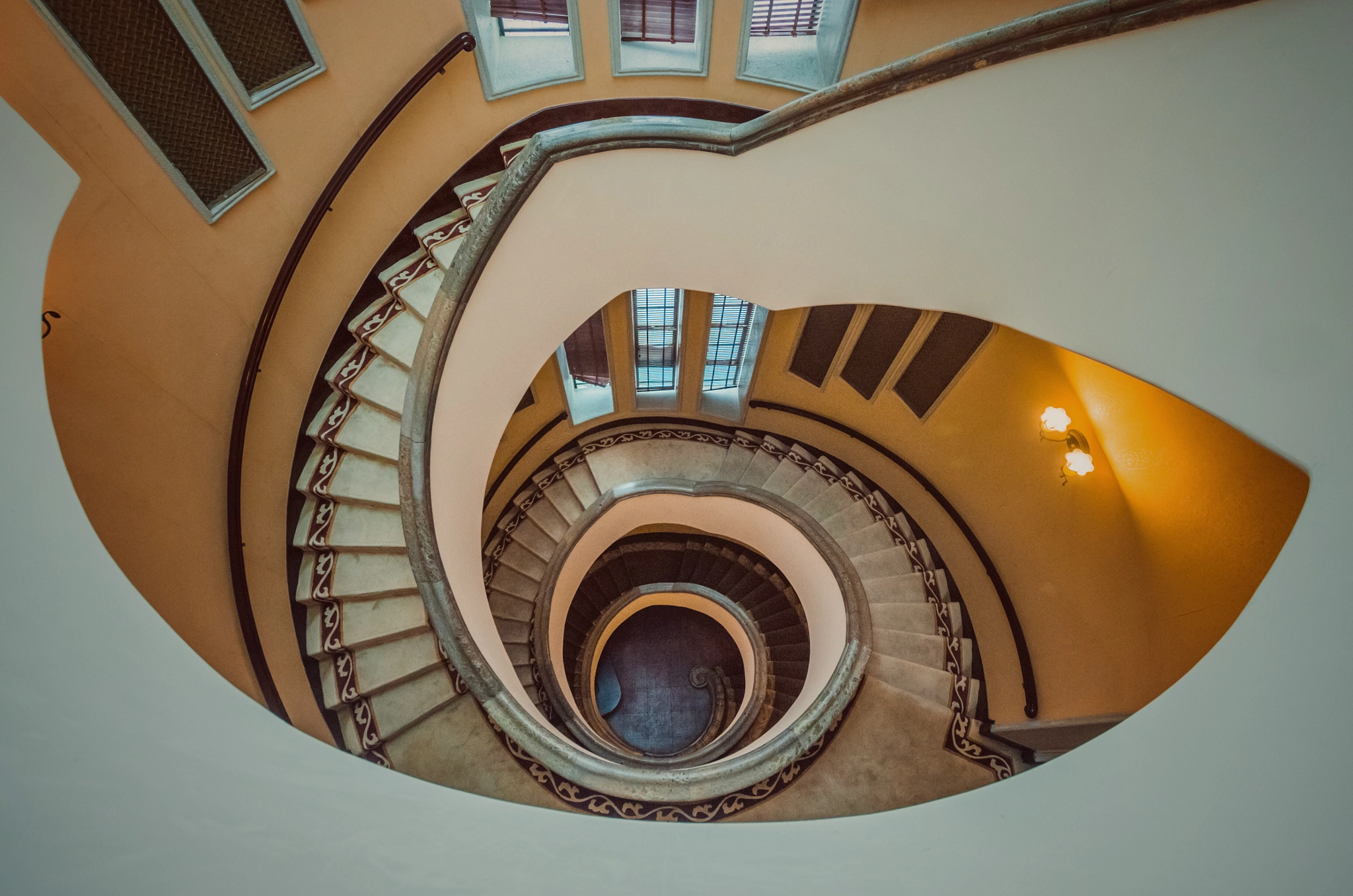Pentax K-5 IIs + Sigma 10-20mm F3.5 EX DC HSM sample photo. Spin stairs photography
