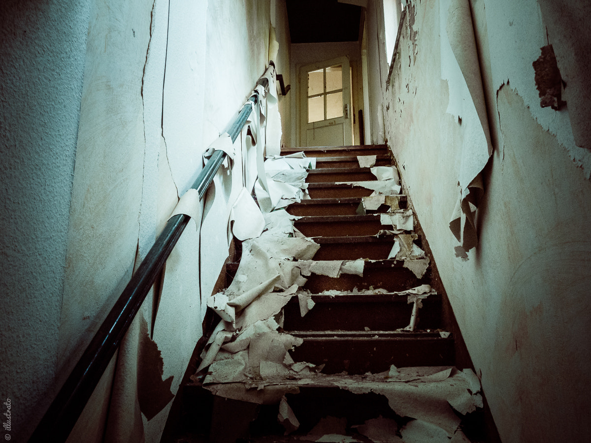 Olympus PEN E-P1 sample photo. Rotten stairway photography
