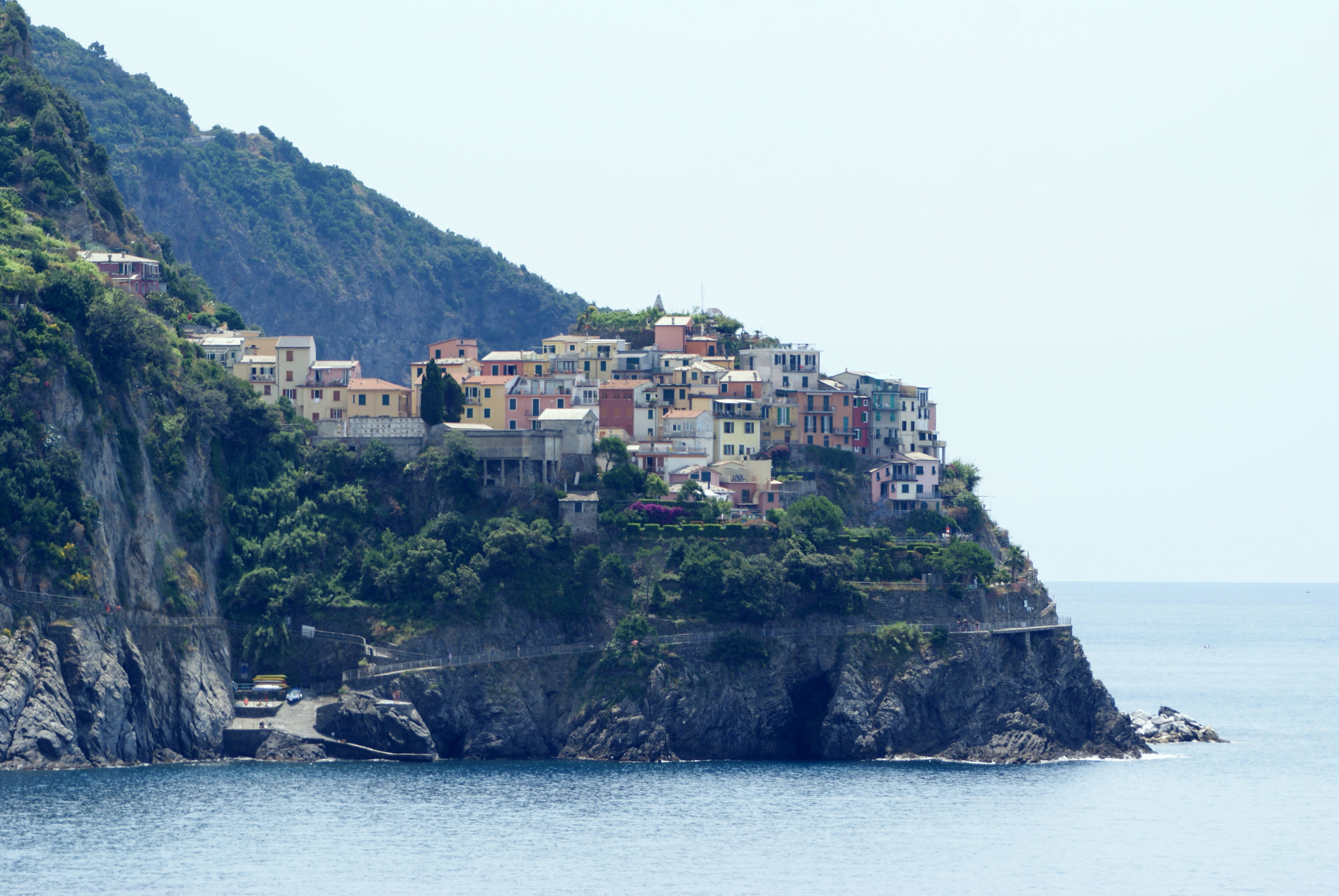 Sony Alpha DSLR-A300 + Sony 70-400mm F4-5.6 G SSM sample photo. Cinque terre photography