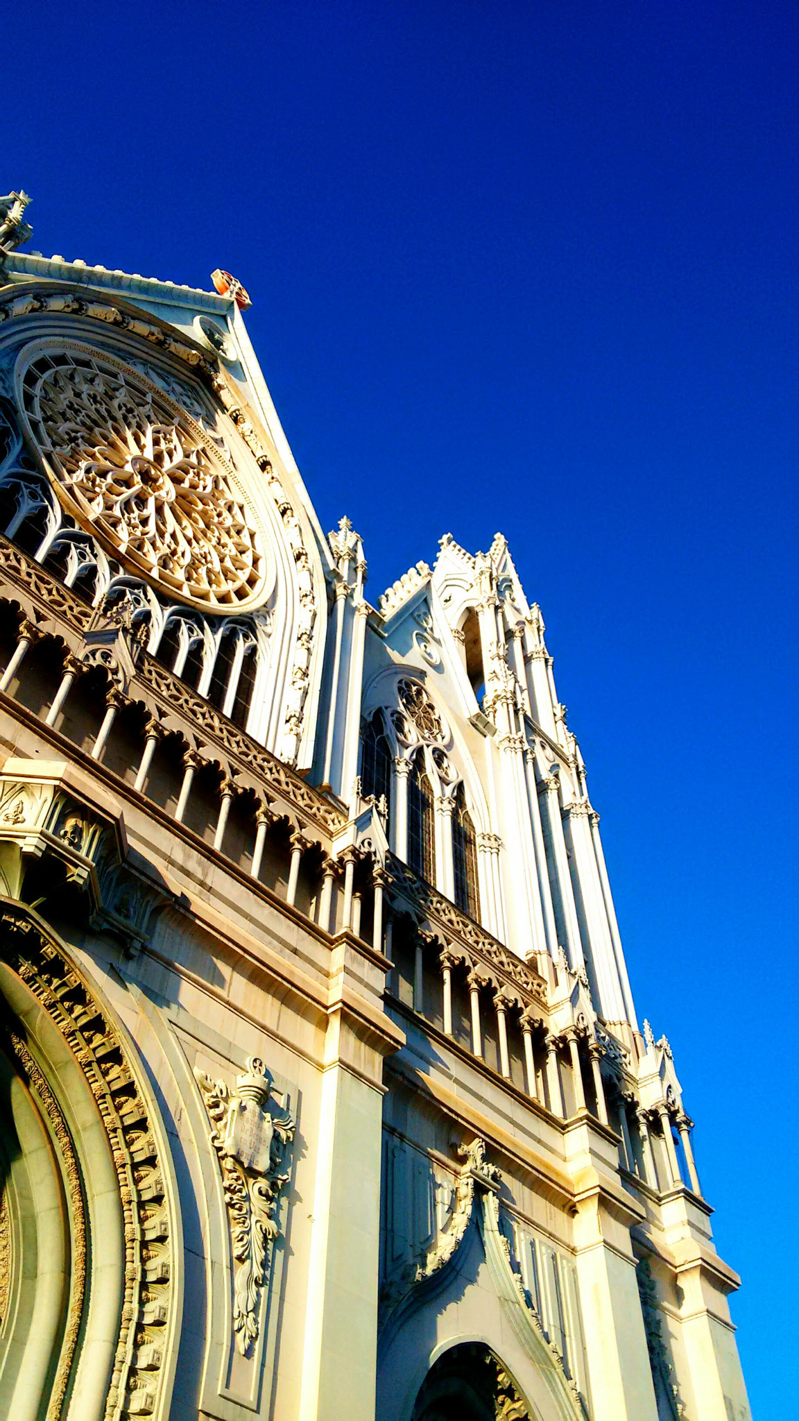 Motorola XT1063 sample photo. Expiatorio temple photography