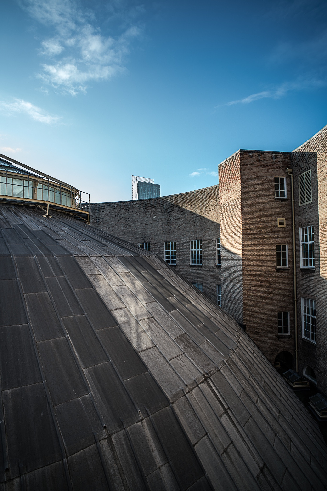Sony a7R II + Canon EF 40mm F2.8 STM sample photo. Landmarks, manchester - old v new photography