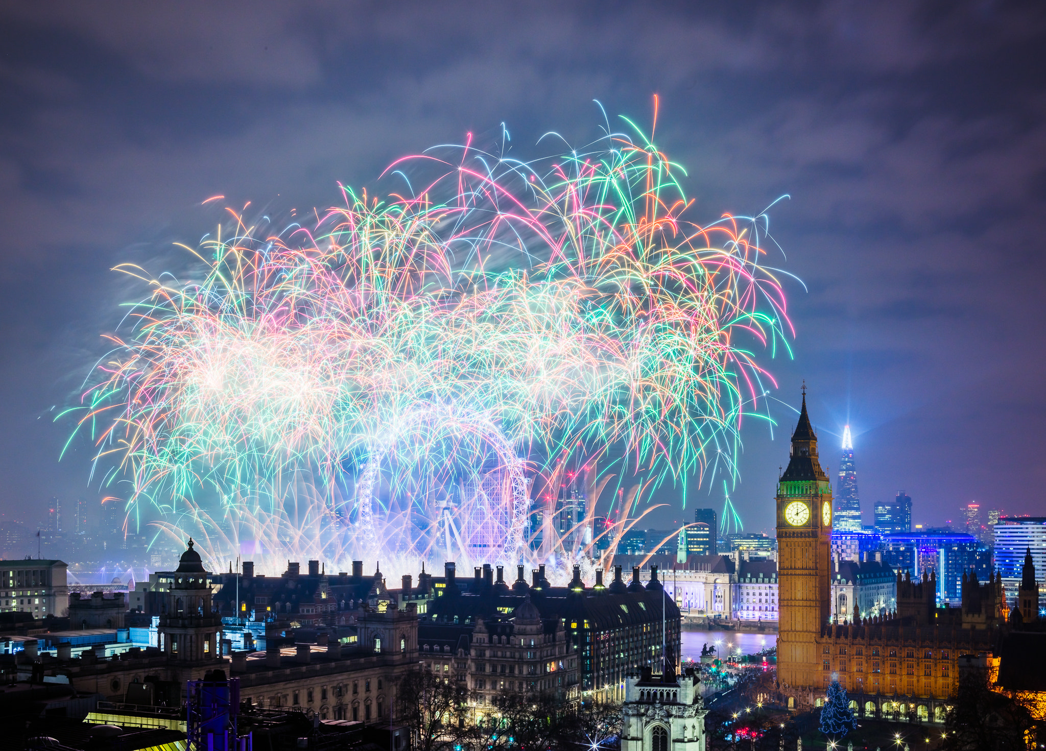 Hasselblad H6D + HCD 35-90 sample photo. New year fireworks london photography