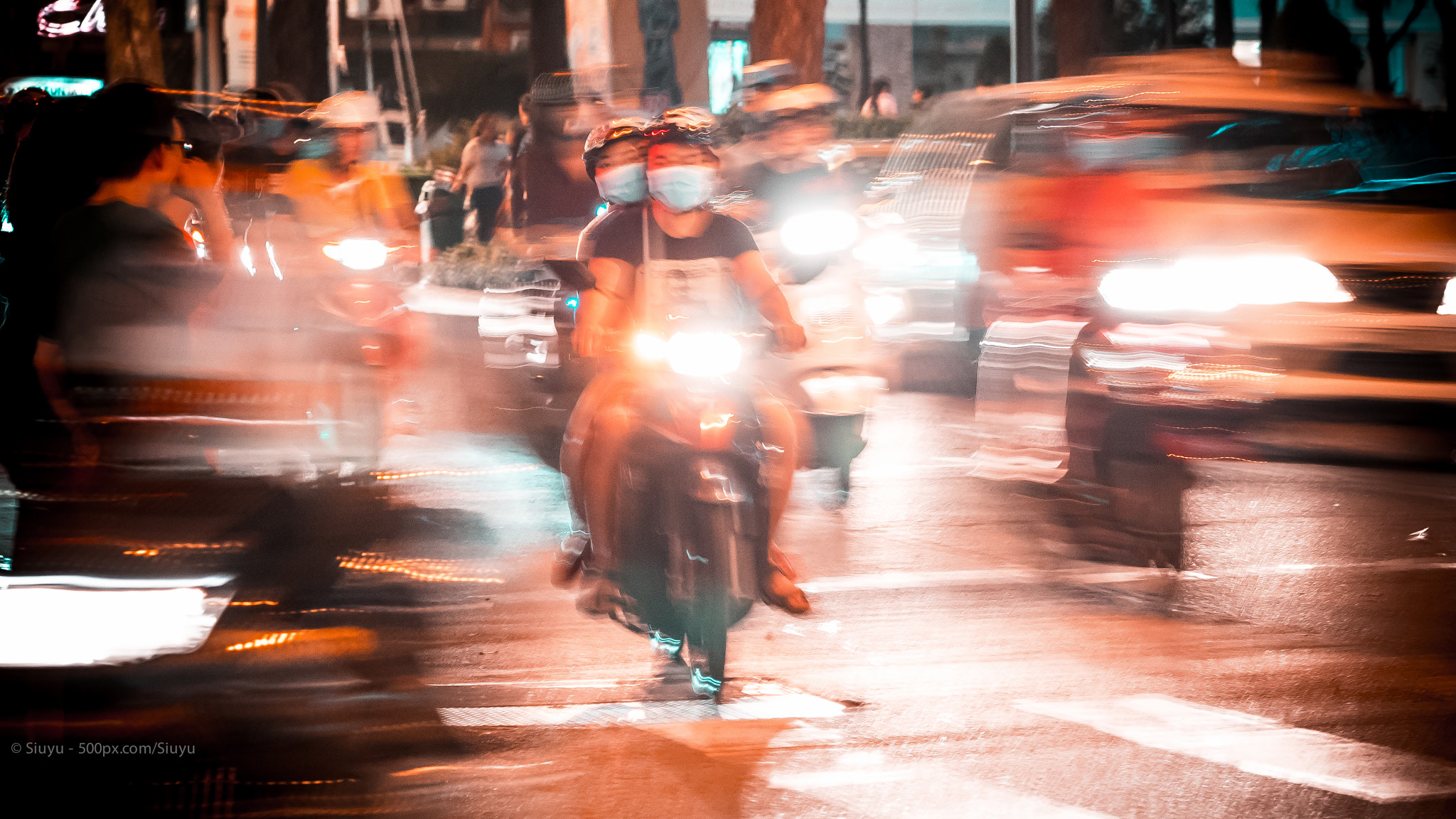 Olympus OM-D E-M1 + Olympus M.Zuiko Digital ED 75mm F1.8 sample photo. Bikes at night photography