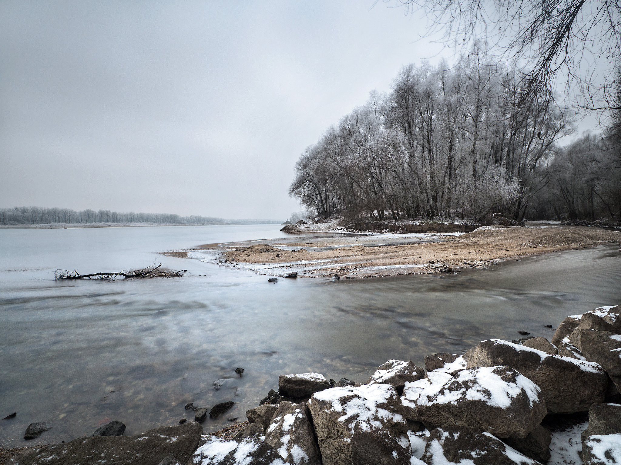 Olympus OM-D E-M10 sample photo. Winterly water in ottensheim photography