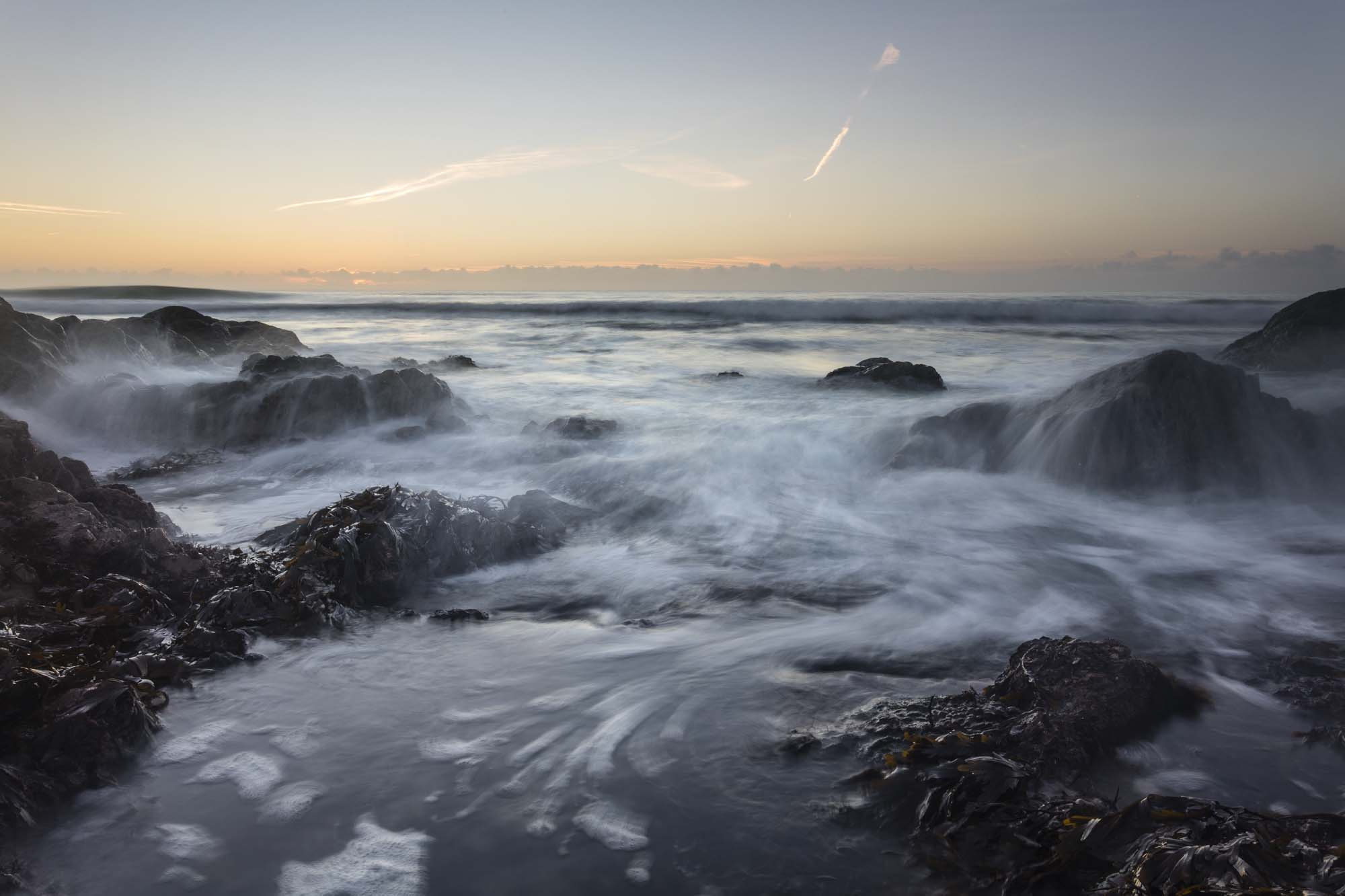 Canon EOS 5DS R + Canon EF 17-40mm F4L USM sample photo. Kennack sands sea weed and waves dawn photography