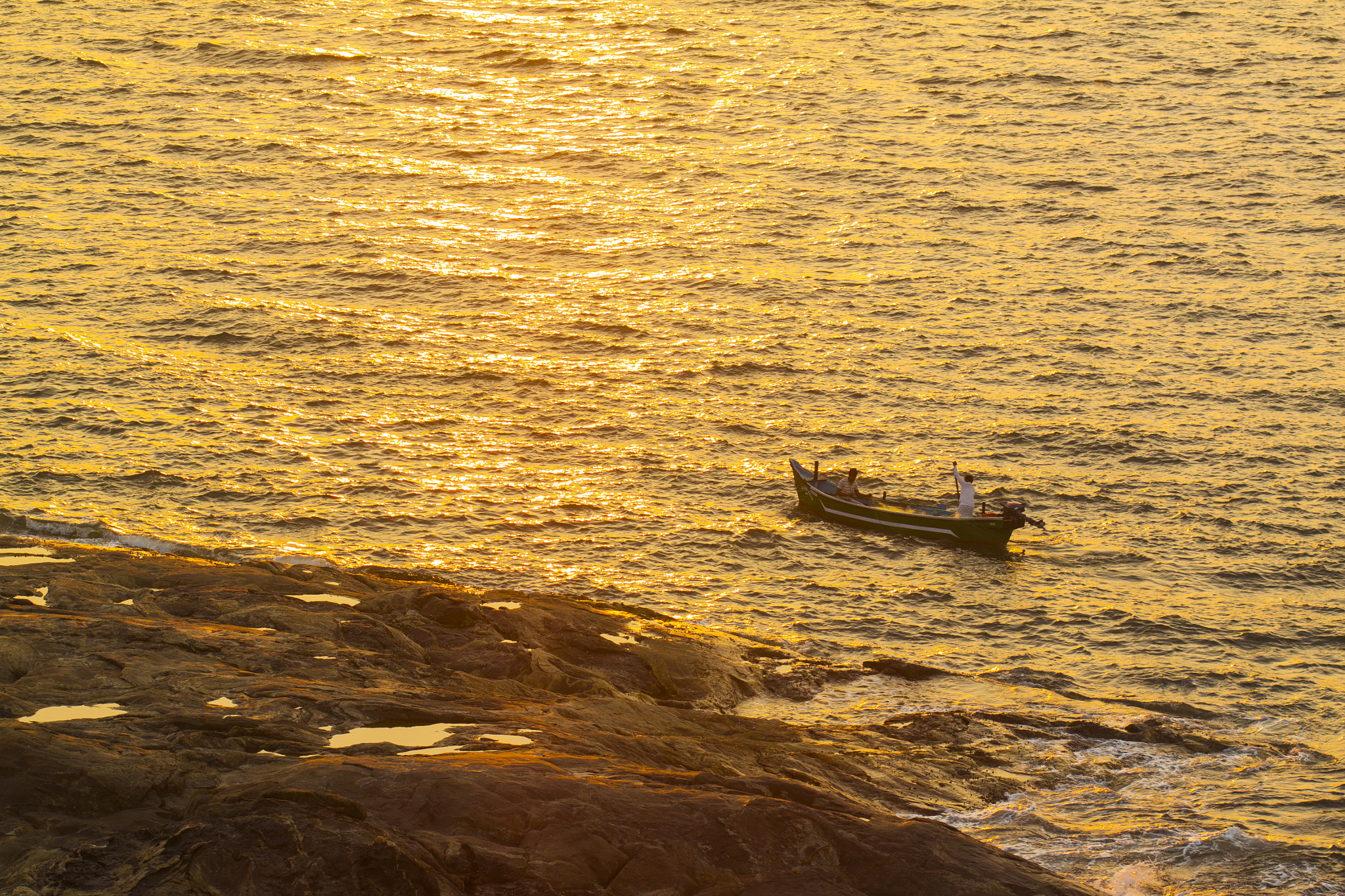 Canon EF 100mm F2.8 Macro USM sample photo. Boat in golden water photography