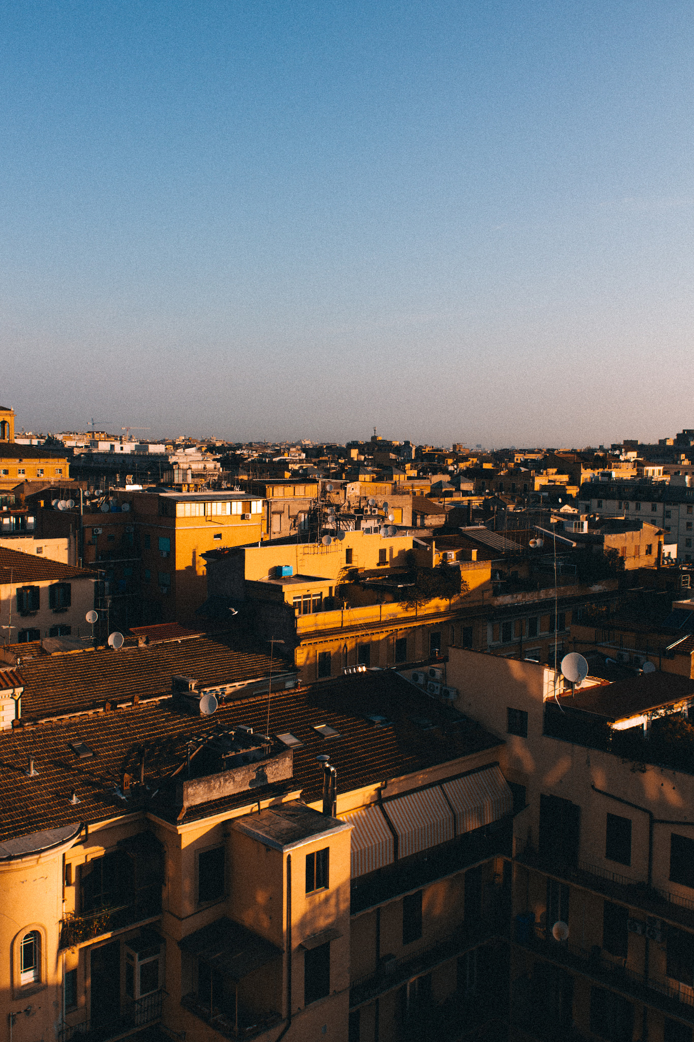 Canon EOS 60D + Canon EF 20mm F2.8 USM sample photo. Waking up in rome photography