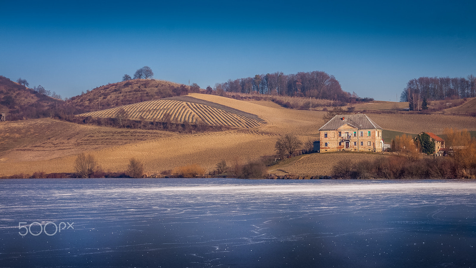 Canon EOS 40D + Canon EF 17-40mm F4L USM sample photo. Frozen lake photography