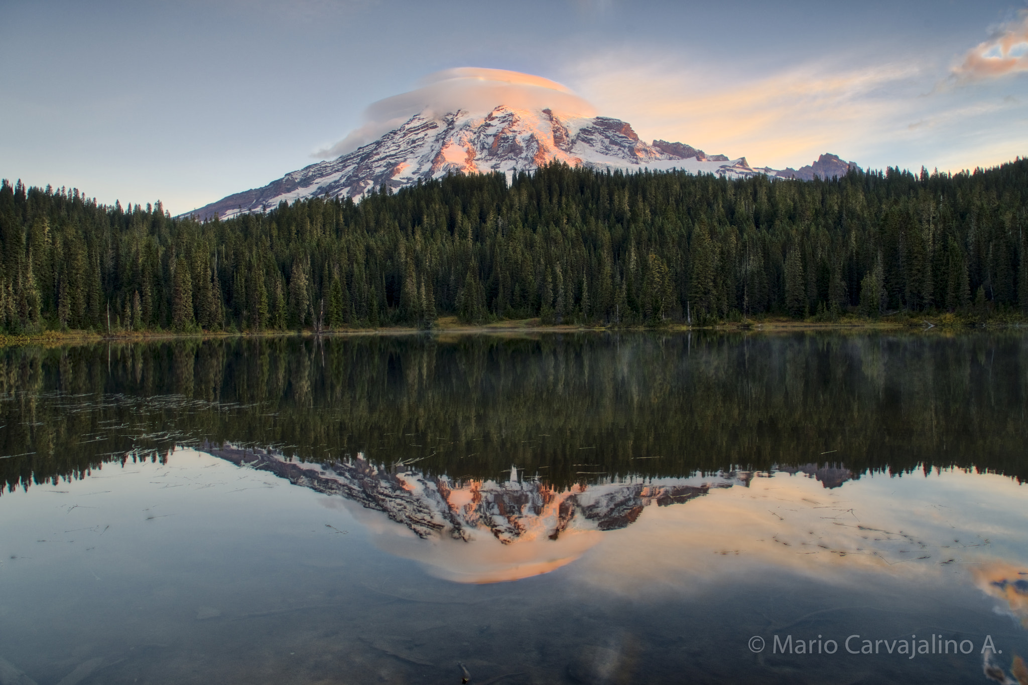 Sony a7R II + Sony Vario Tessar T* FE 24-70mm F4 ZA OSS sample photo. Mount rainier at sunrise. #mount rainier photography