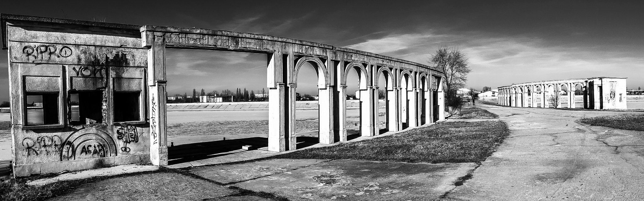 Panasonic Lumix DMC-G7 sample photo. Columns of lacul morii, bucharest photography