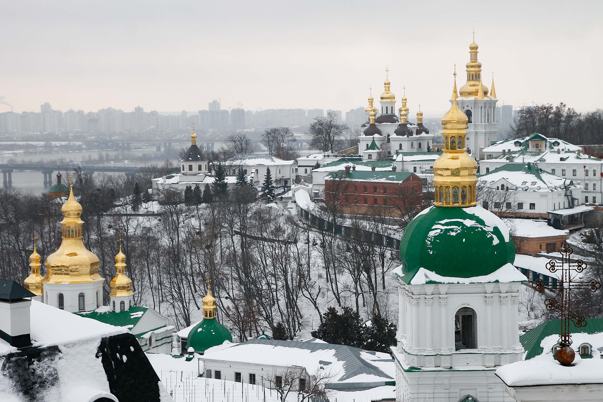 Tamron SP AF 17-50mm F2.8 XR Di II LD Aspherical (IF) sample photo. Cityscape of kiev under the snow photography