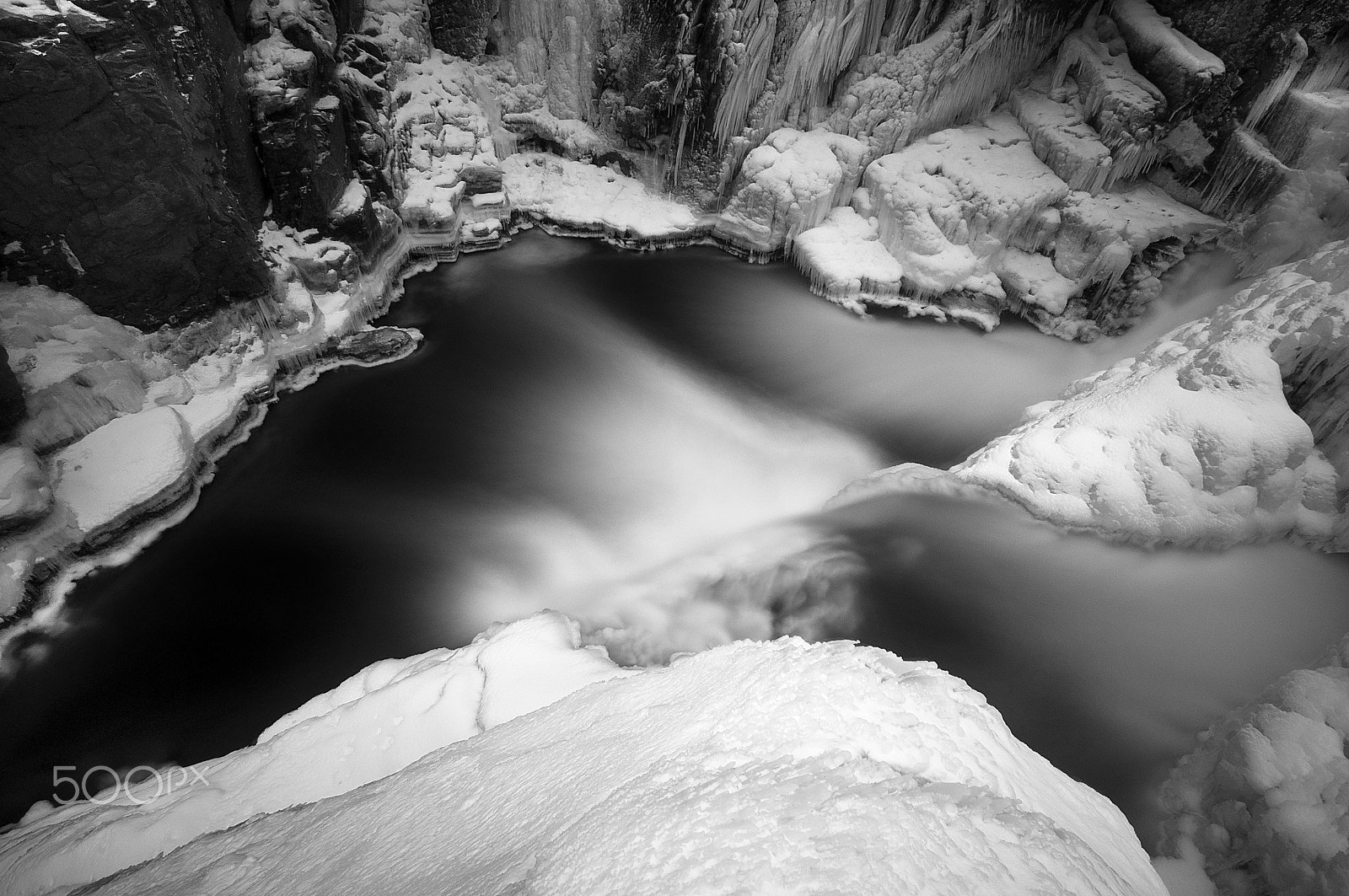 Nikon D5000 + Tokina AT-X Pro 11-16mm F2.8 DX II sample photo. Winter waterfall overlook photography