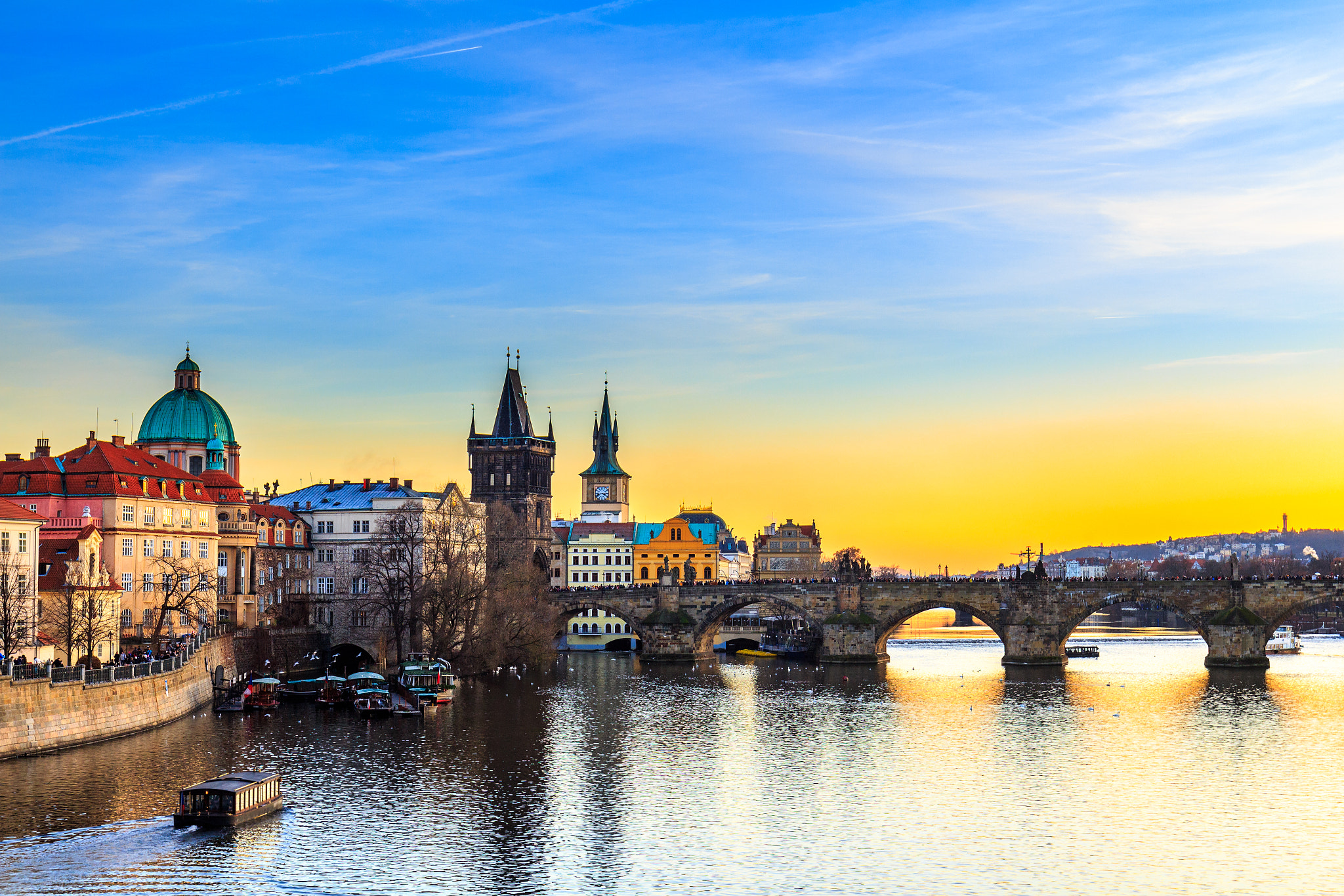 Canon EOS 700D (EOS Rebel T5i / EOS Kiss X7i) + Canon EF 16-35mm F4L IS USM sample photo. Charles bridge at sunset photography