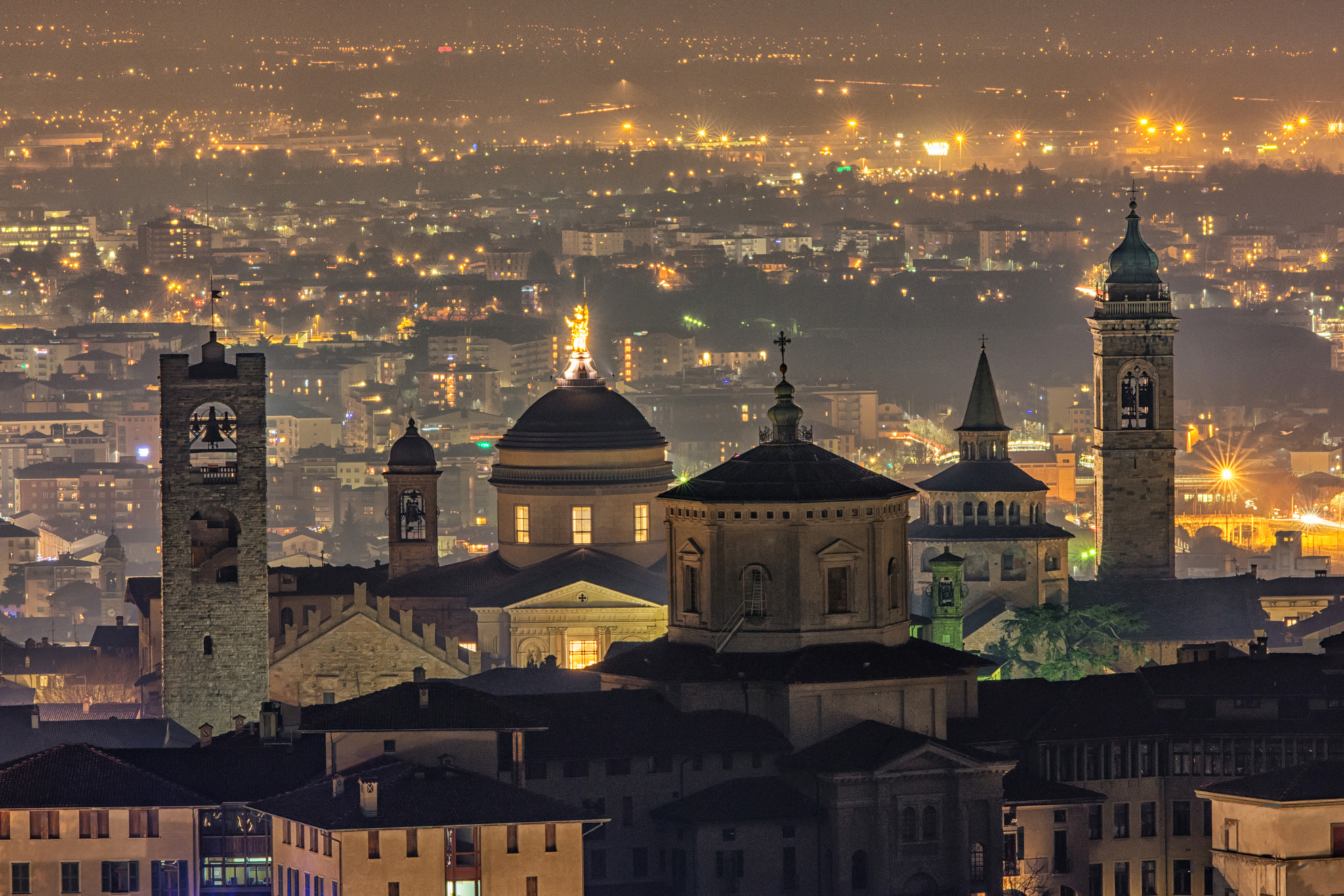 Nikon AF-S Nikkor 70-200mm F2.8G ED VR II sample photo. Skyline città alta photography
