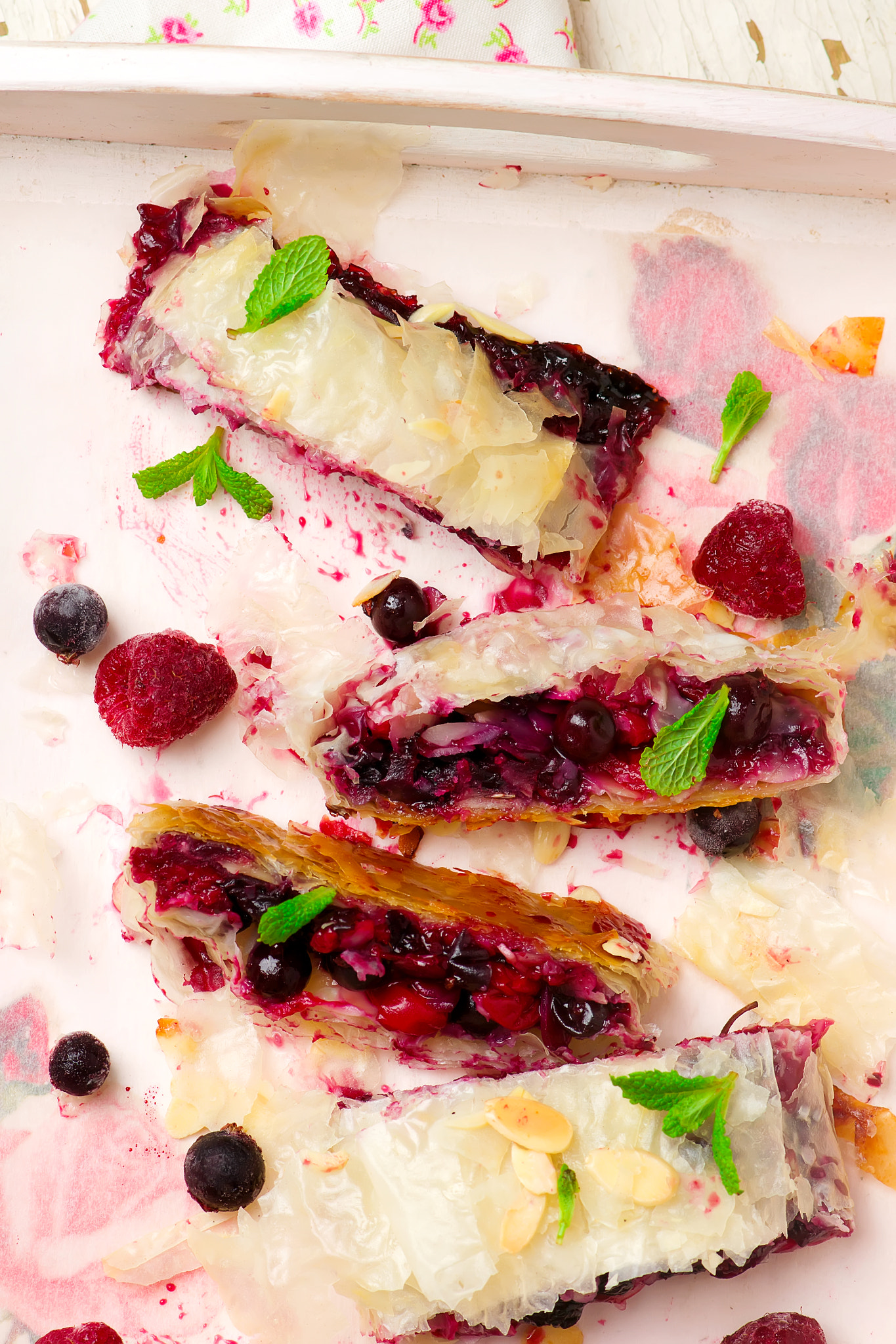 Nikon AF-S Micro-Nikkor 105mm F2.8G IF-ED VR sample photo. Berry  strudel .selective focus. photography