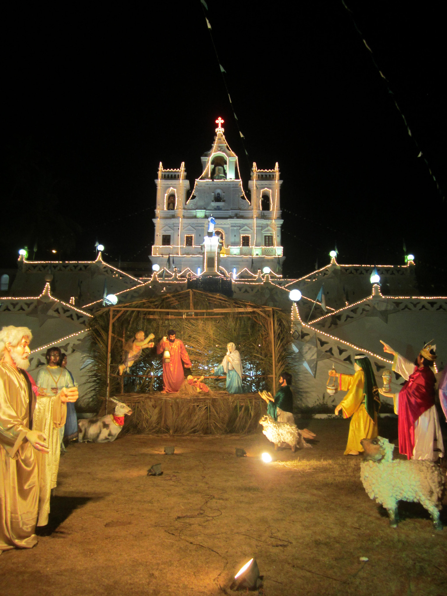 Canon PowerShot ELPH 100 HS (IXUS 115 HS / IXY 210F) sample photo. Christmas play with beautiful church photography