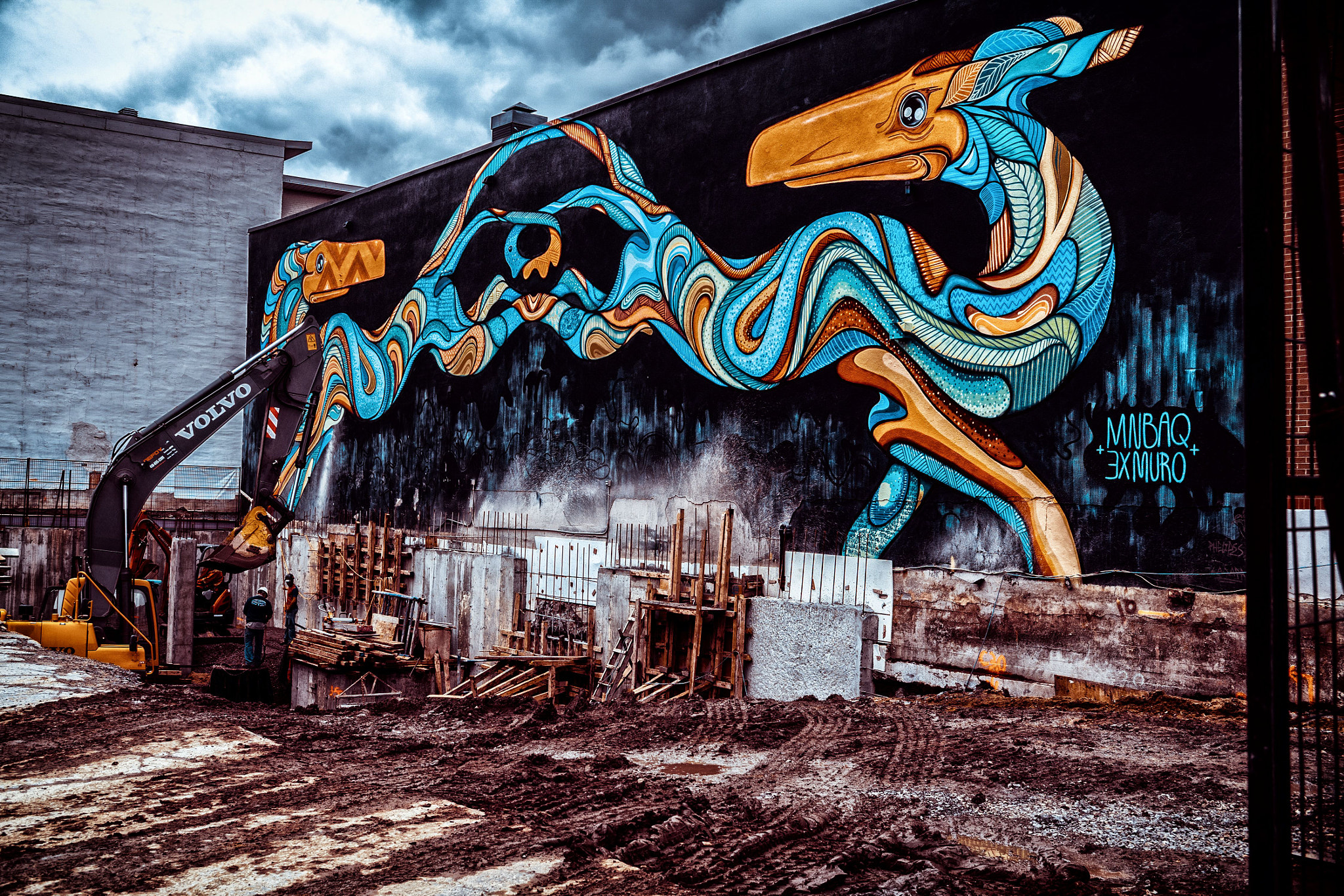 Sony a7 + Sigma 30mm F2.8 EX DN sample photo. Building around graffiti in montreal photography
