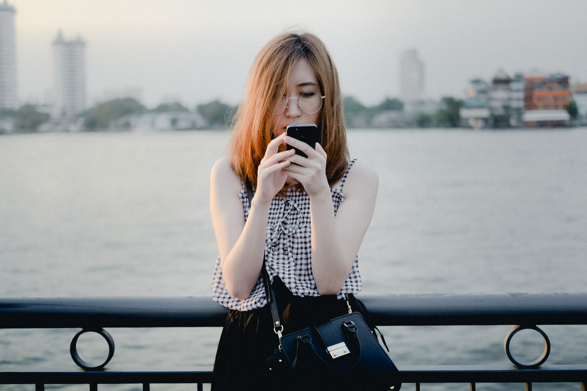 Fujifilm X-E2 + Fujifilm XF 35mm F2 R WR sample photo. A girl photography