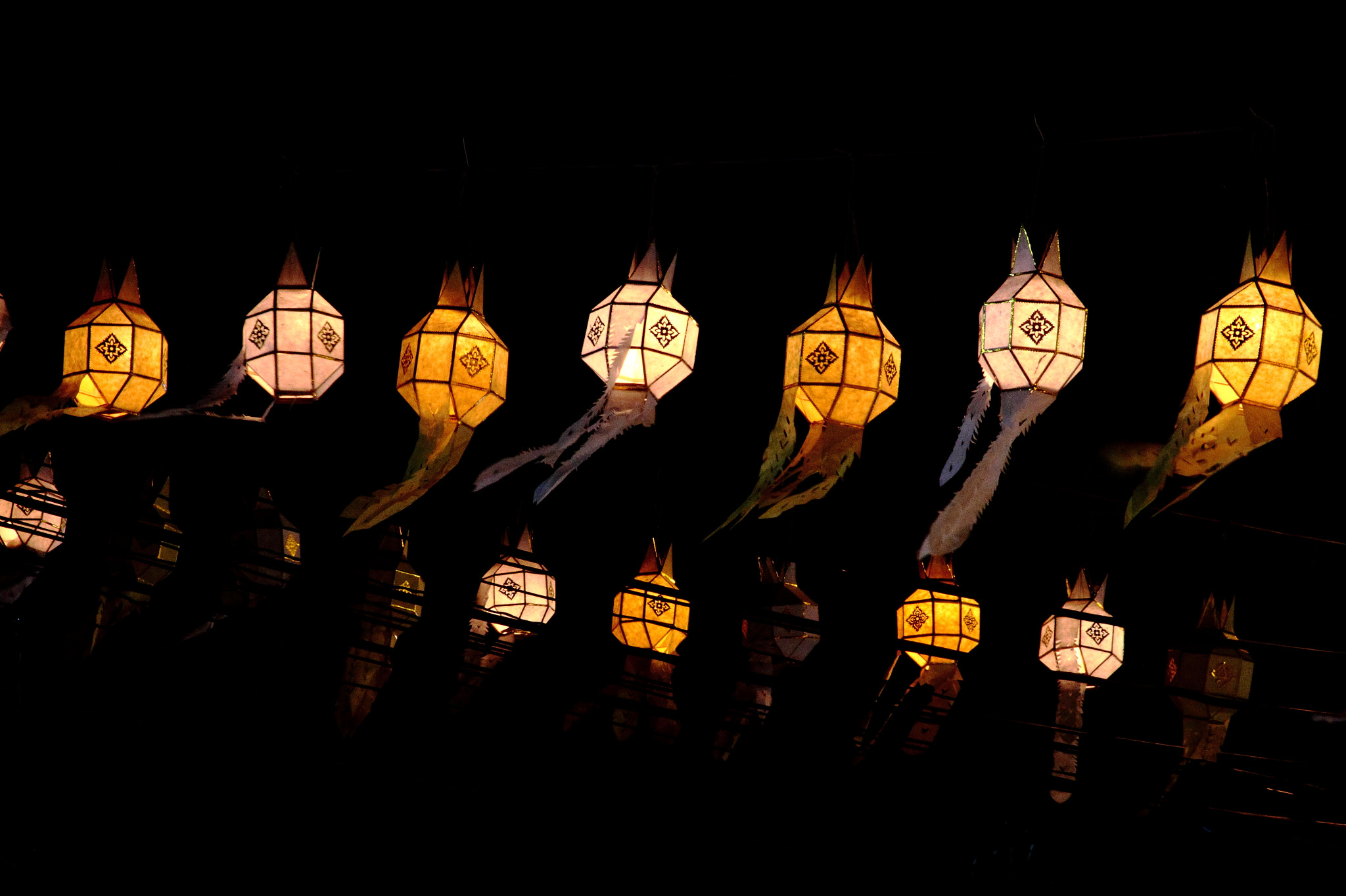 Sigma 70-300mm F4-5.6 APO DG Macro sample photo. Lanterns photography