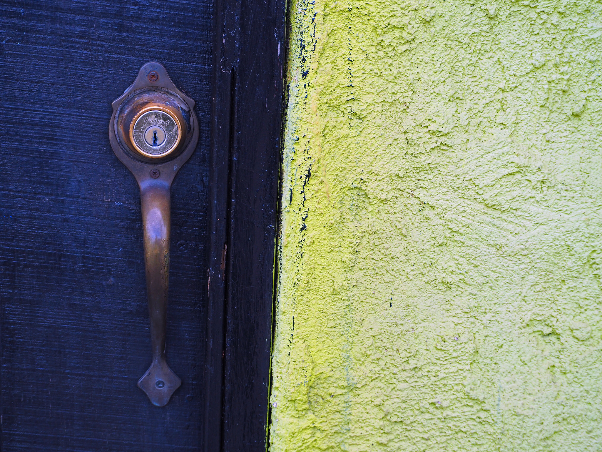 Olympus OM-D E-M5 II sample photo. Door handle and wall photography
