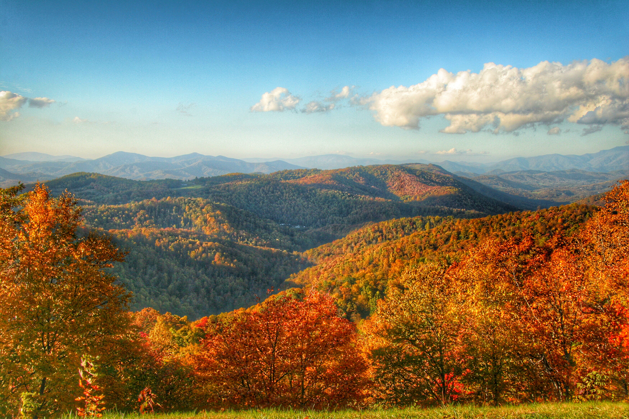 Canon EOS 20D + Canon EF-S 17-85mm F4-5.6 IS USM sample photo. Blue ridge mountains colors photography
