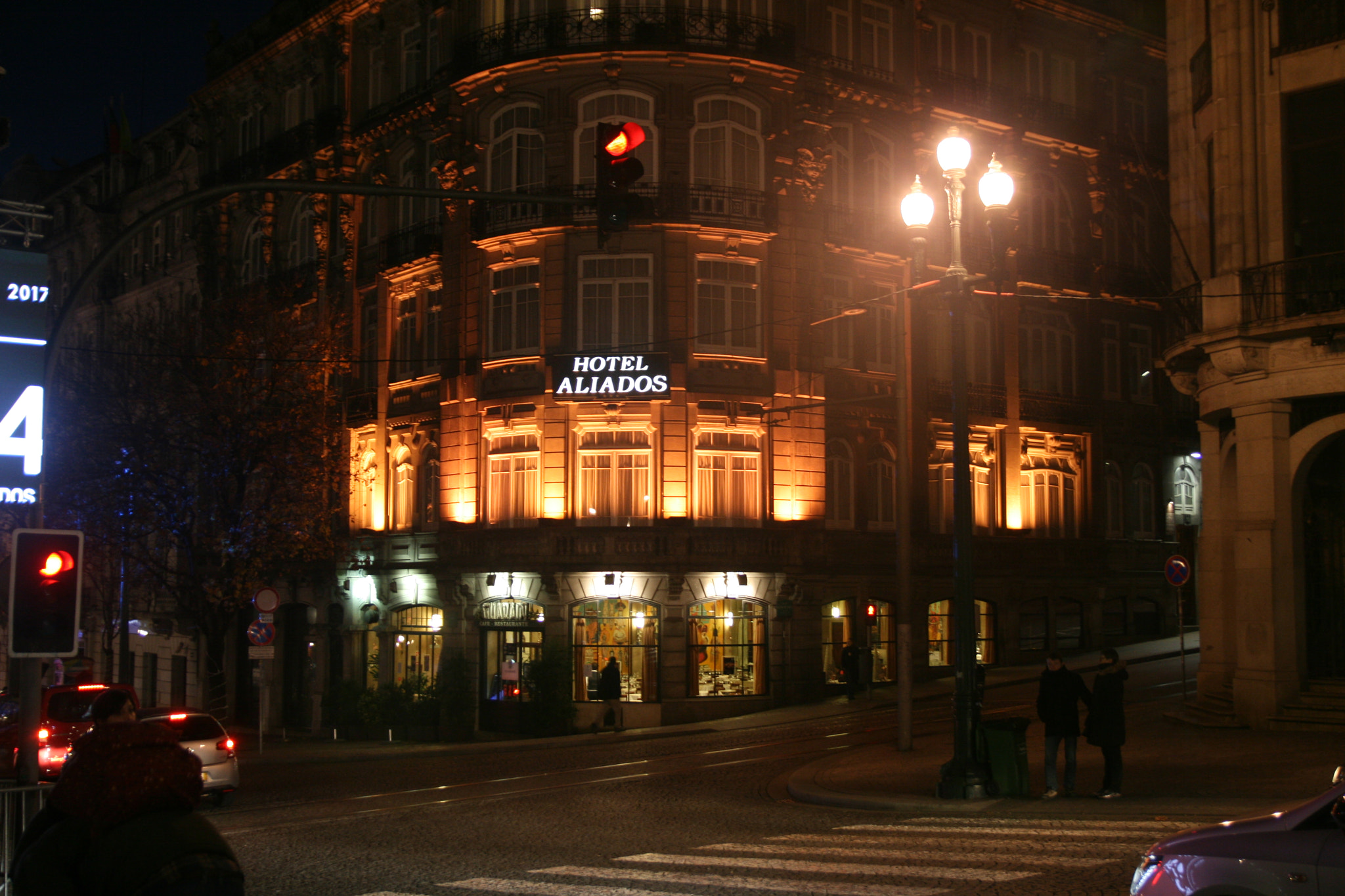 Canon EOS 400D (EOS Digital Rebel XTi / EOS Kiss Digital X) + Sigma 18-50mm f/2.8 Macro sample photo. Aliados by night photography