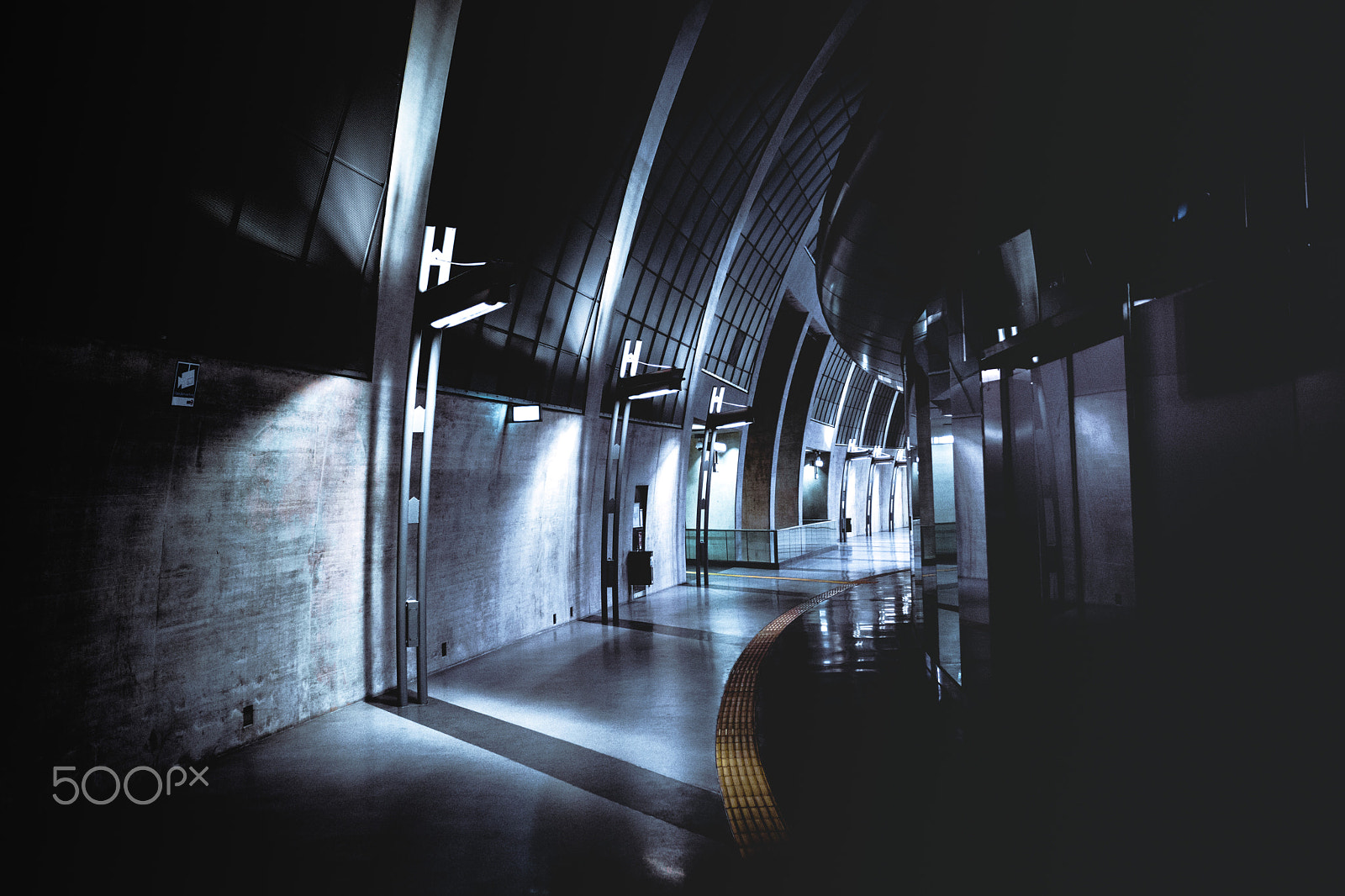 Sony Sonnar T* E 24mm F1.8 ZA sample photo. Underground photography