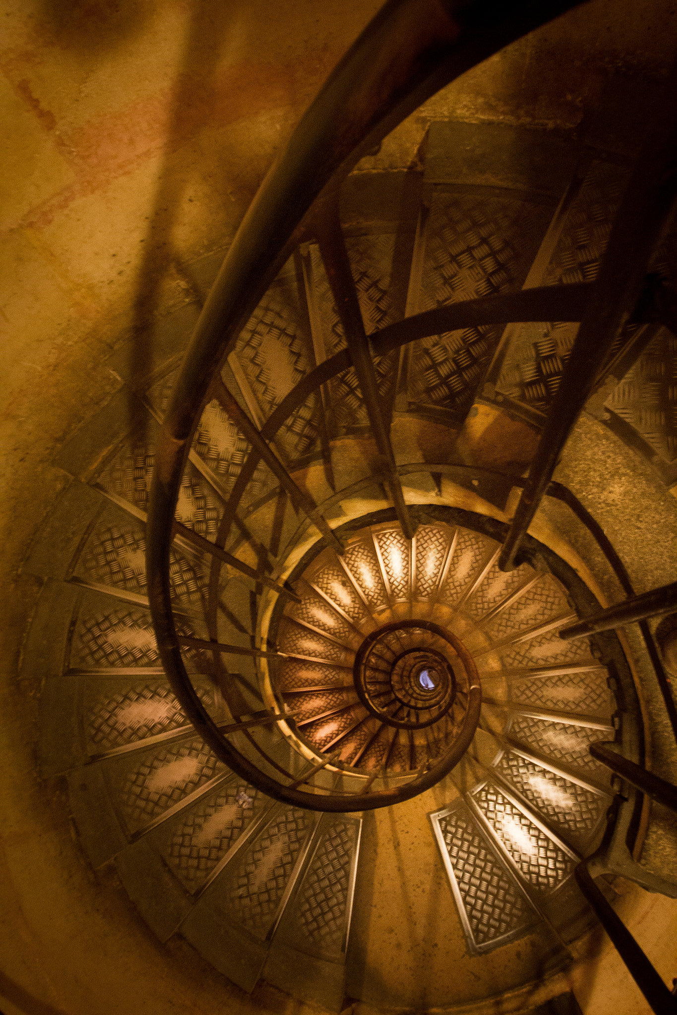 Canon EOS-1D Mark IV sample photo. Arc de triomphe staircase photography