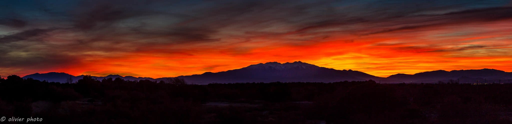 Canon EF-S 17-55mm F2.8 IS USM sample photo. Panorama sunset du  mont canigou photography