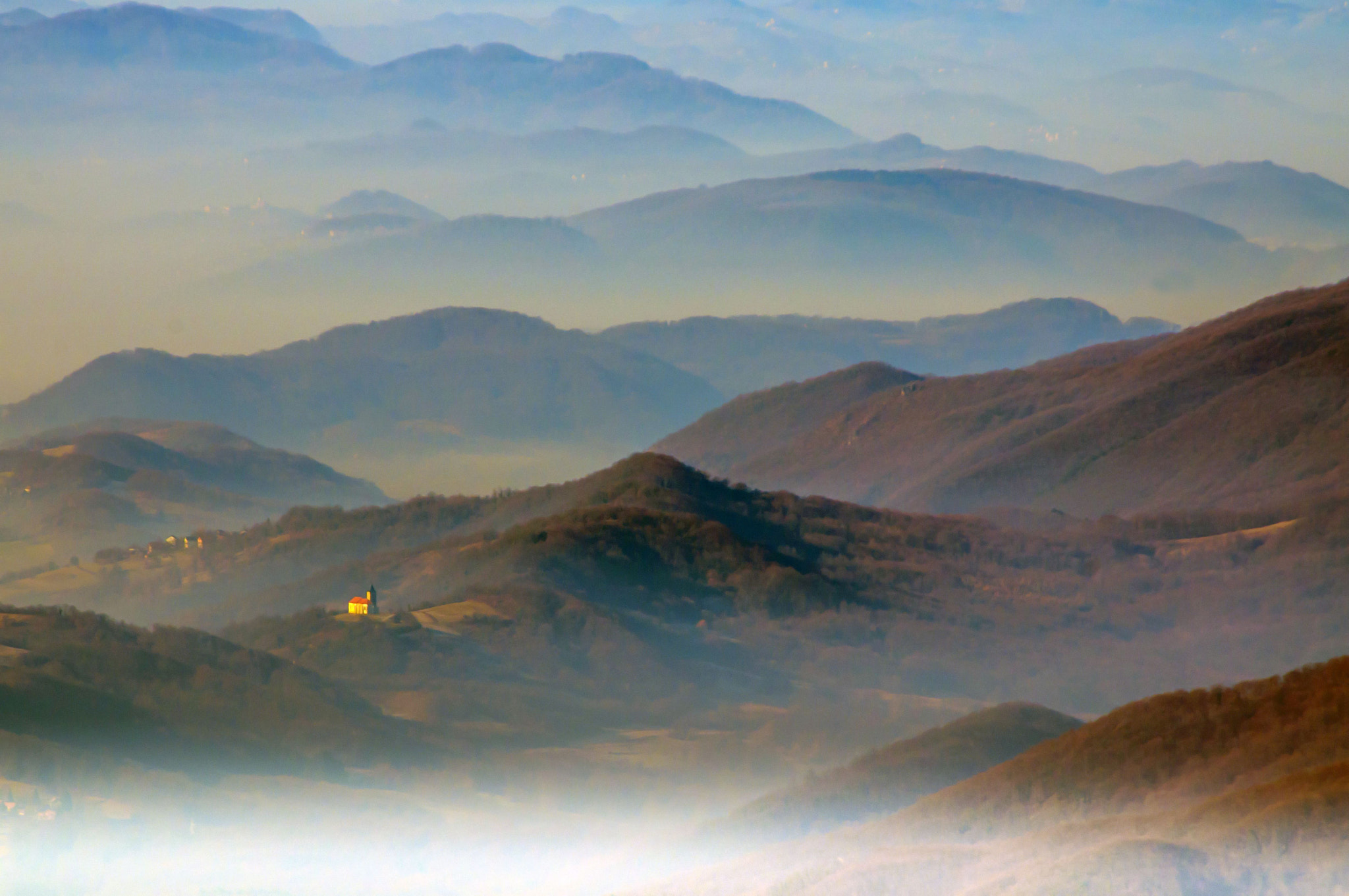 Pentax smc DA 55-300mm F4.0-5.8 ED sample photo. Sea of the hills photography