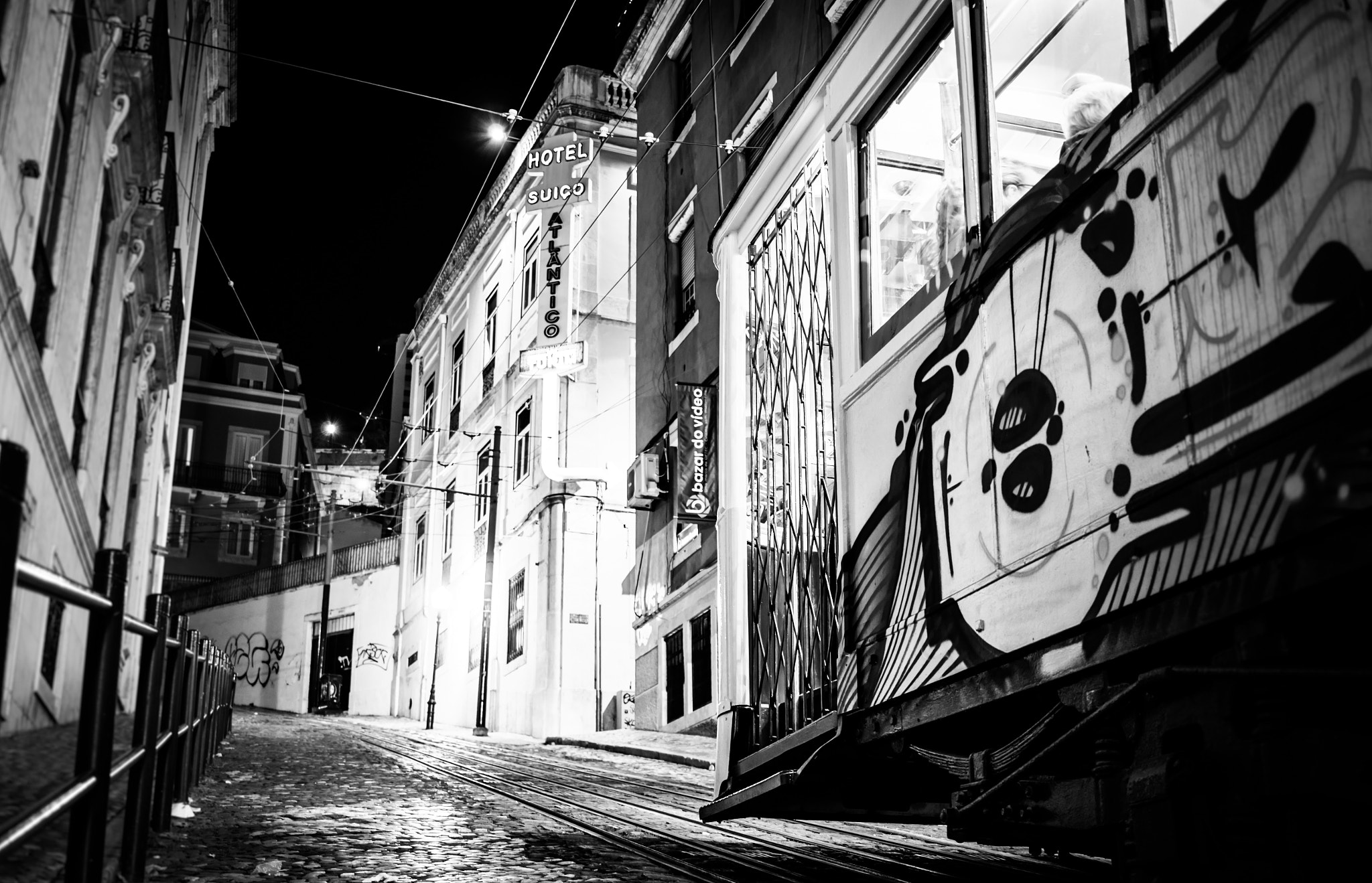 Canon EF-S 24mm F2.8 STM sample photo. Old train lisbon photography