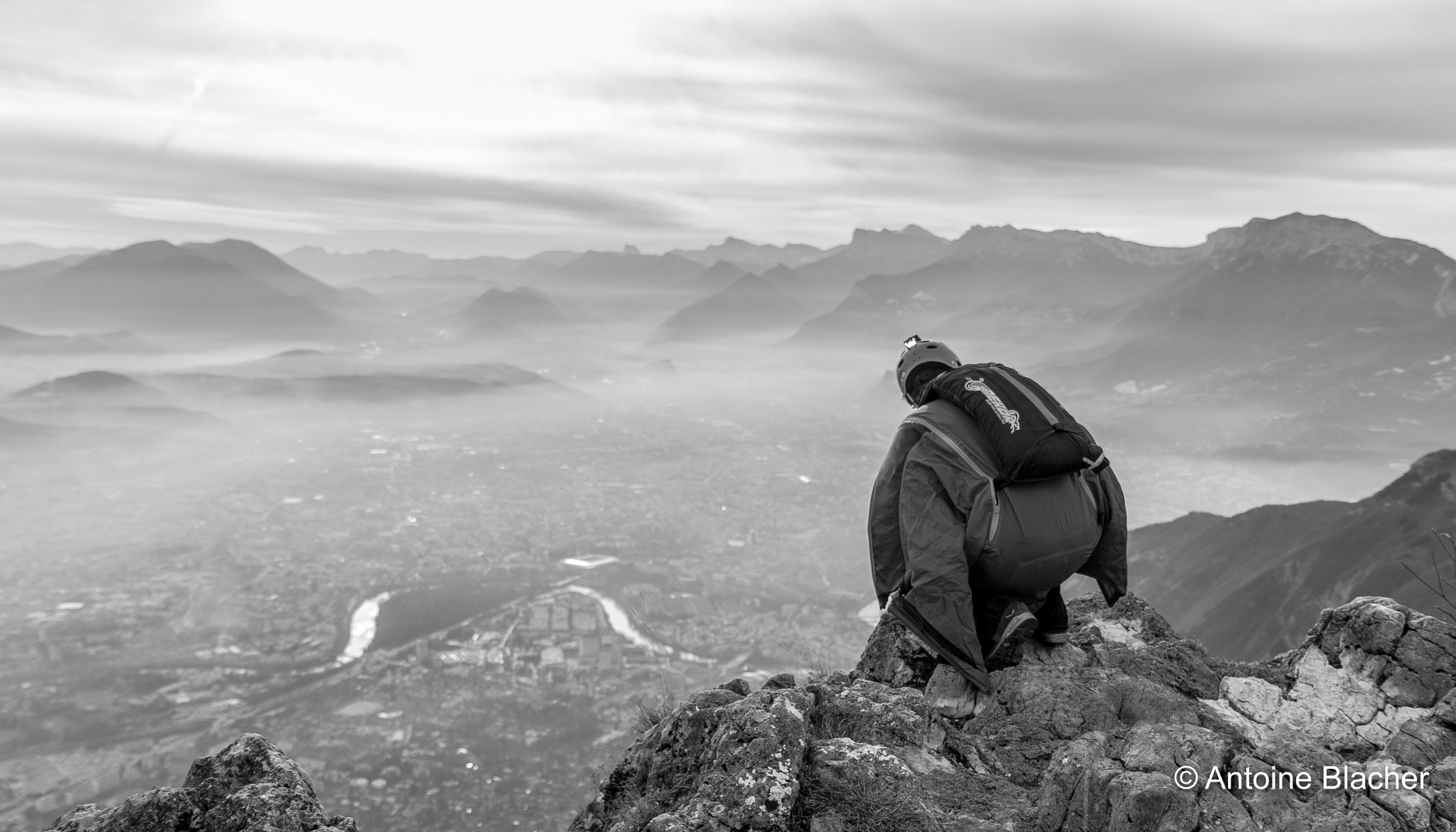 Canon EOS 750D (EOS Rebel T6i / EOS Kiss X8i) sample photo. The dark knight above grenoble photography