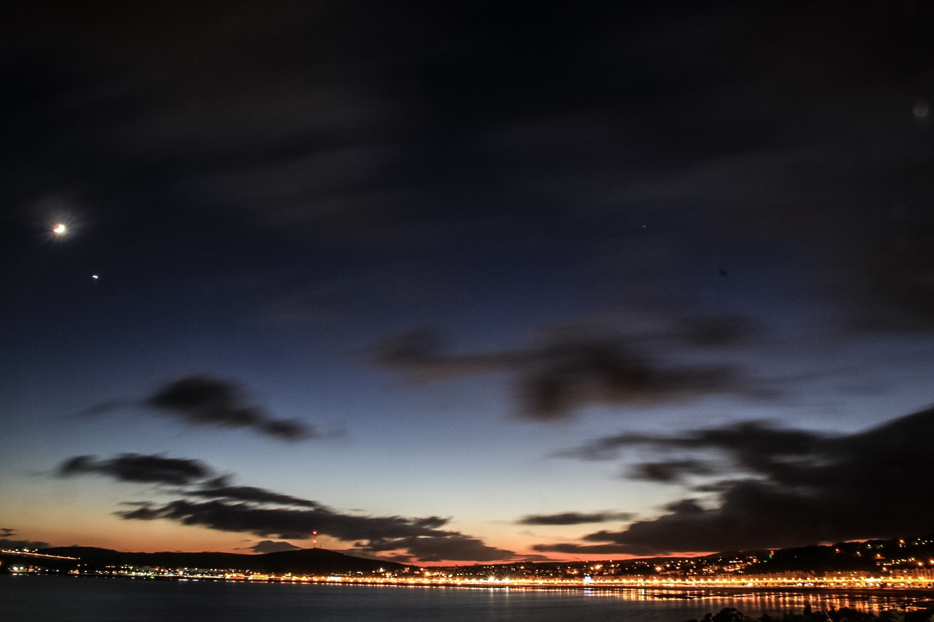 Canon EOS 70D + Tamron AF 18-270mm F3.5-6.3 Di II VC LD Aspherical (IF) MACRO sample photo. Isle of man under moon and venus photography