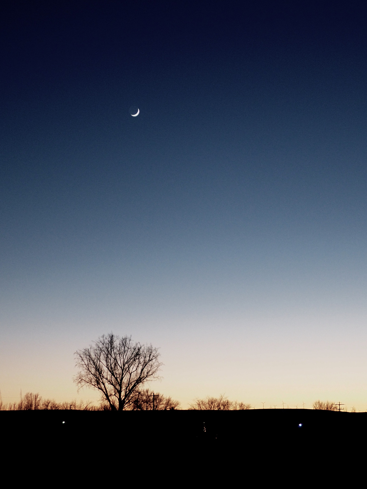 Olympus OM-D E-M5 II + Panasonic Leica DG Summilux 25mm F1.4 II ASPH sample photo. Dusk photography