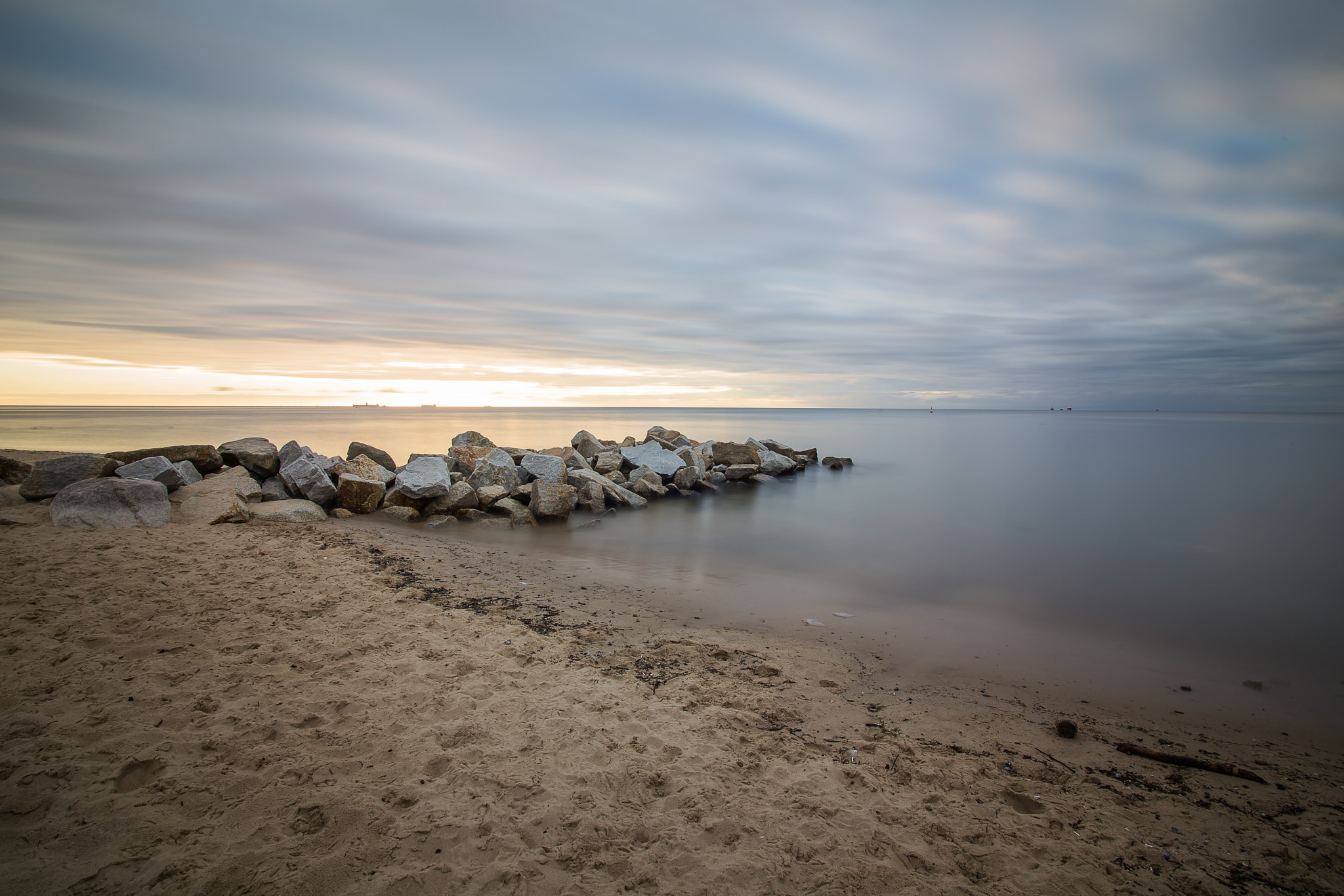 Canon EOS 6D + Sigma 17-35mm f/2.8-4 EX DG Aspherical HSM sample photo. Sunrise over the baltic sea photography
