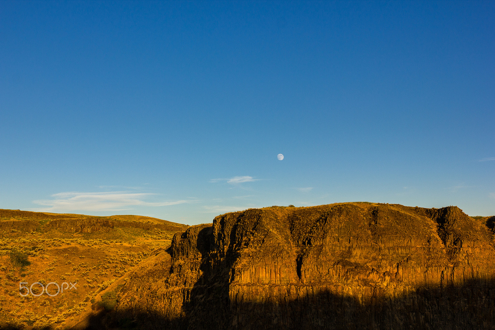 Canon EOS 550D (EOS Rebel T2i / EOS Kiss X4) + Sigma 18-35mm f/1.8 DC HSM sample photo. Moon over the gorge photography