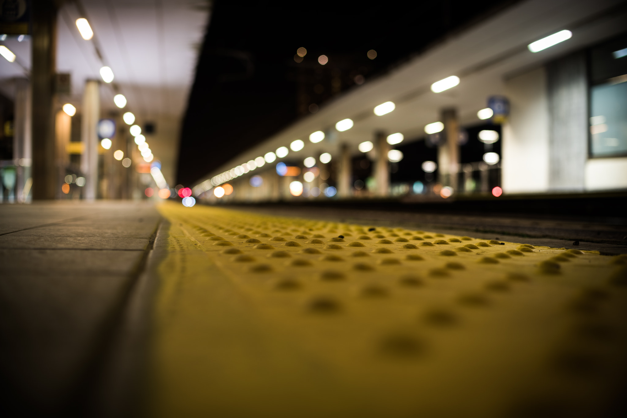 Nikon D750 + Nikon AF-S DX Nikkor 35mm F1.8G sample photo. Station photography