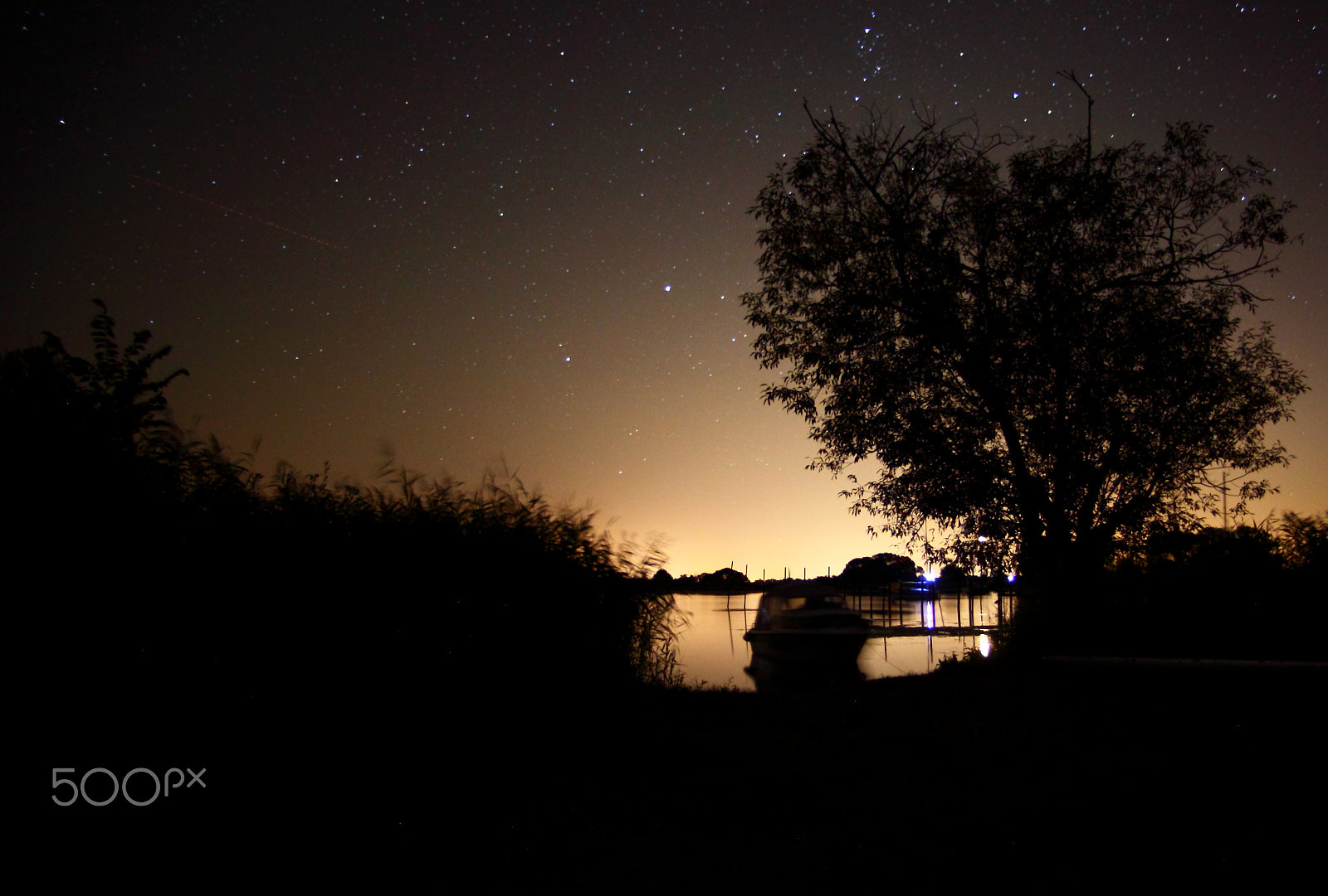 Canon EOS 5D Mark II + Tamron AF 19-35mm f/3.5-4.5 sample photo. Lake photography