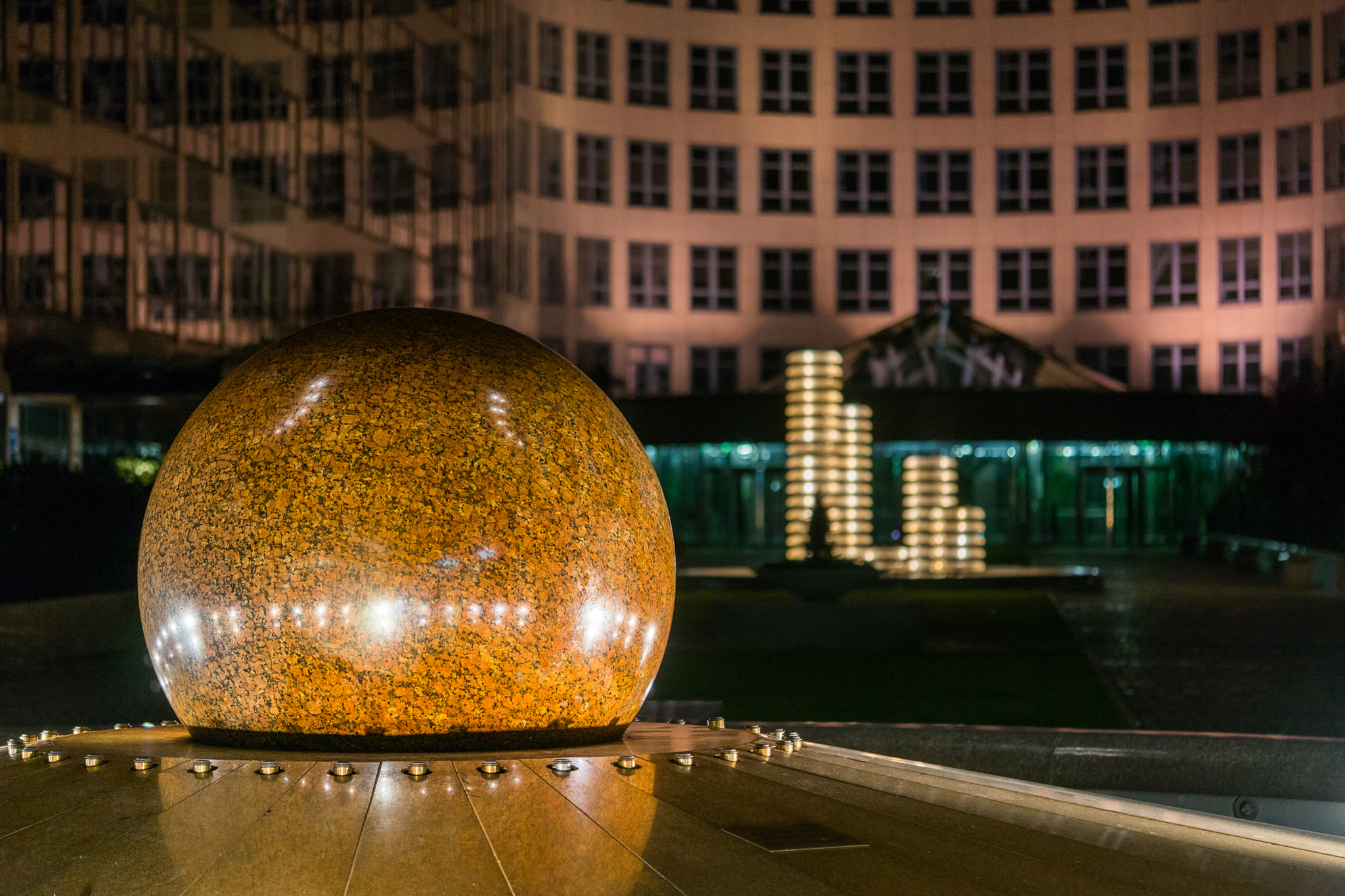 Sony a7 + Sony FE 90mm F2.8 Macro G OSS sample photo. Die zwei brunnen photography