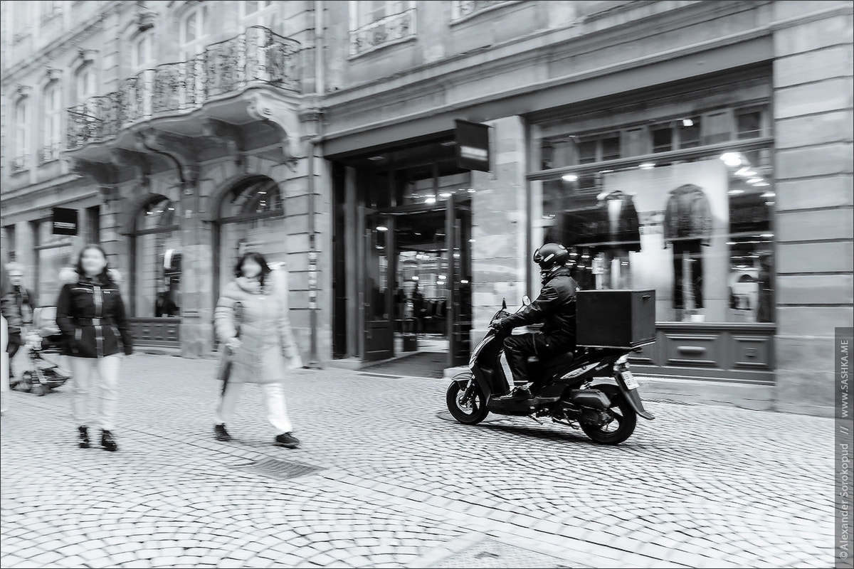 Sony a99 II + Sony 20mm F2.8 sample photo. Pizza delivery on the street of strasbourg photography