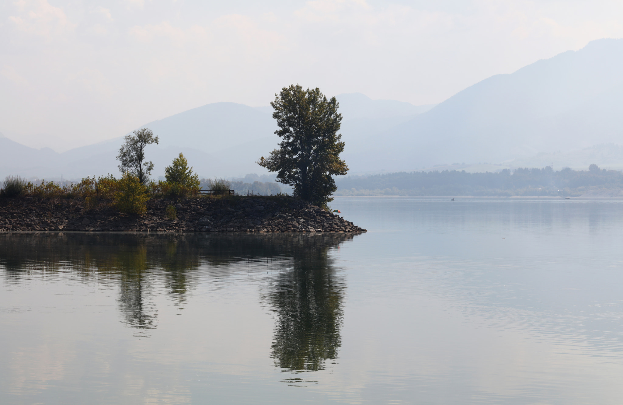 Canon EOS 5DS sample photo. Waterscape of liptovska mara lake photography