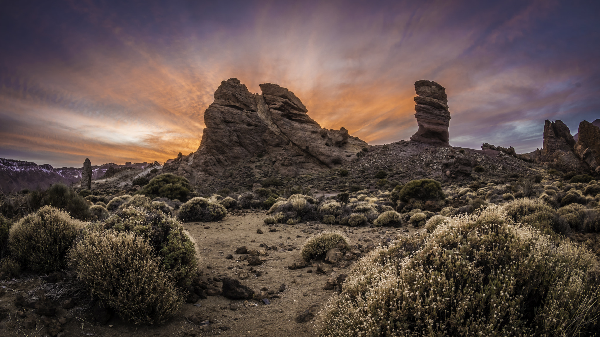 Canon EF 8-15mm F4L Fisheye USM sample photo. Roque cinchado, volcan el teide - tenerife photography