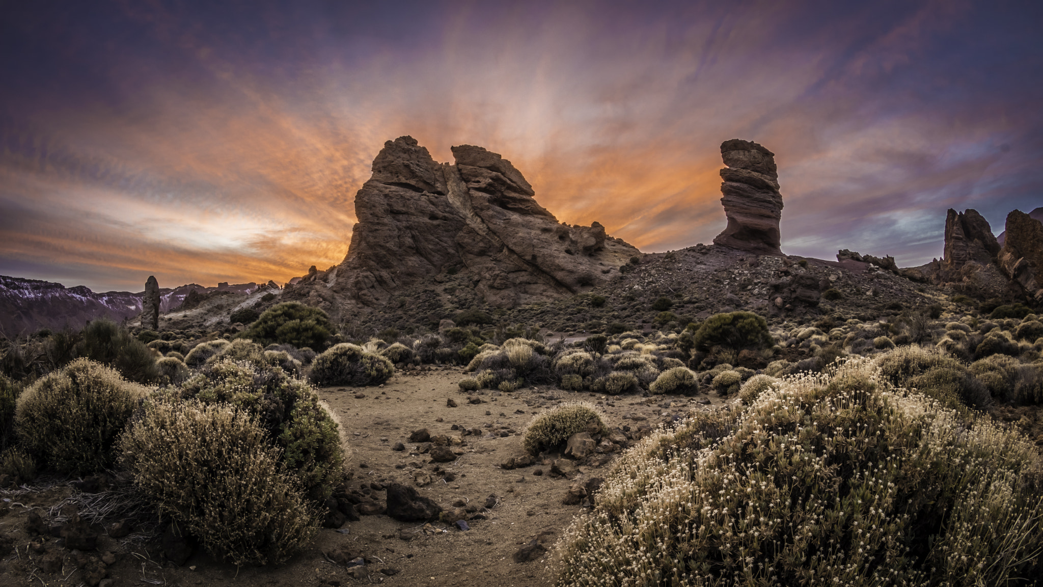 Canon EOS 80D + Canon EF 8-15mm F4L Fisheye USM sample photo. Roque cinchado, volcan el teide - tenerife photography