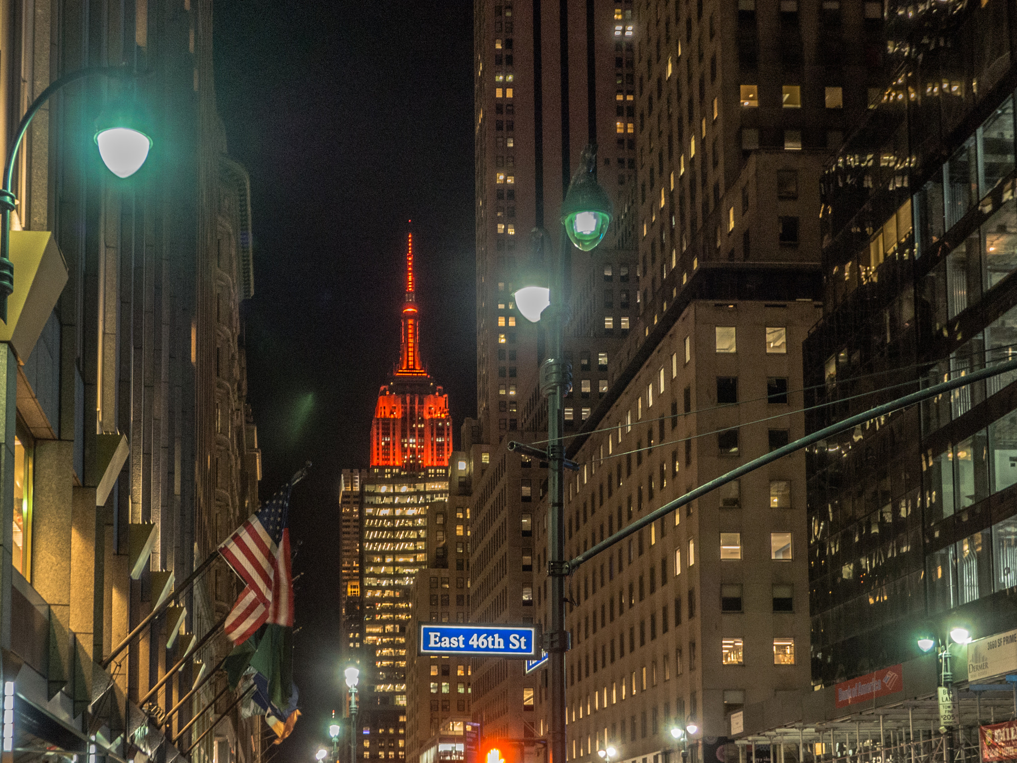 Olympus OM-D E-M10 sample photo. Nyc by night photography