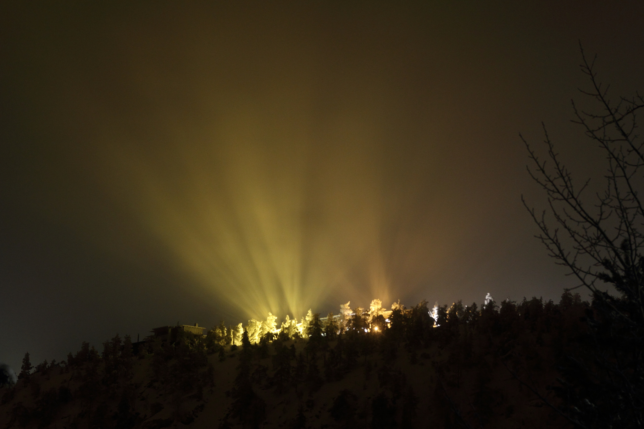 Canon EOS 7D + Sigma 18-50mm f/2.8 Macro sample photo. Light beams in ruka photography
