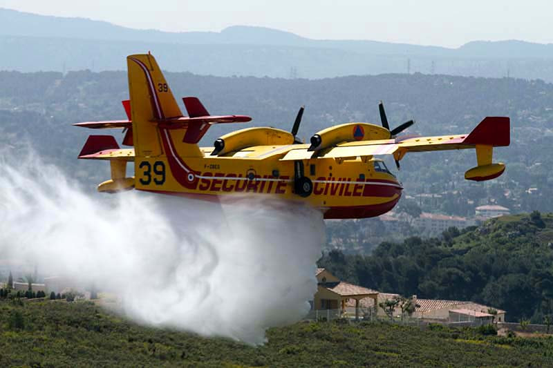 Sigma 70-200mm F2.8 EX DG OS HSM sample photo. Securite civile canadair photography