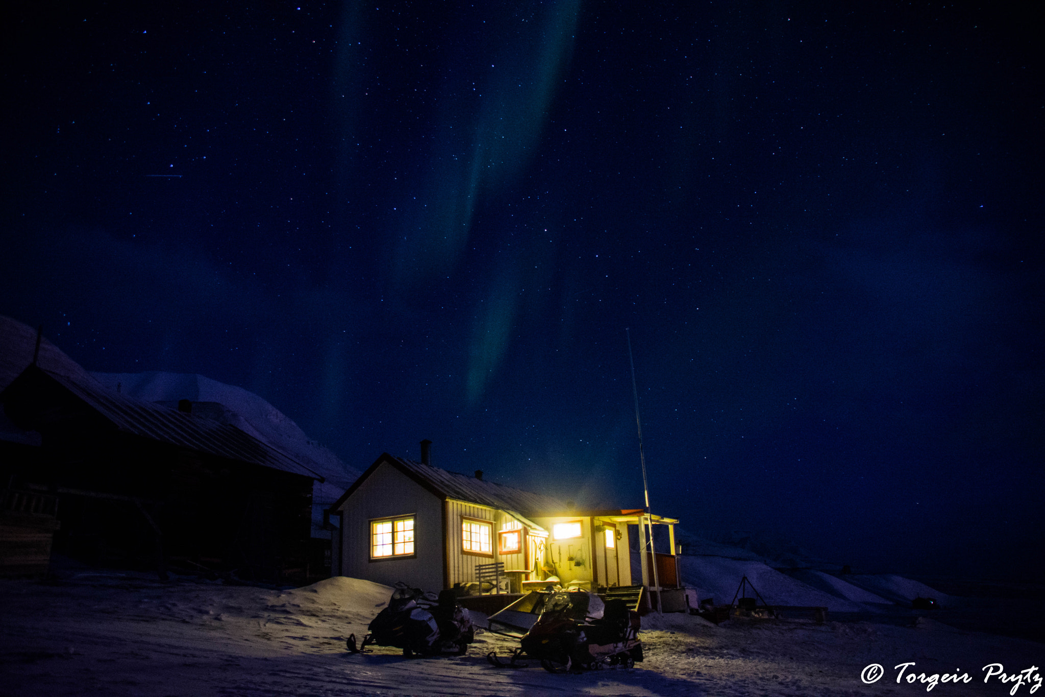 Nikon D5200 + Sigma 18-200mm F3.5-6.3 DC sample photo. Home in the arctic photography
