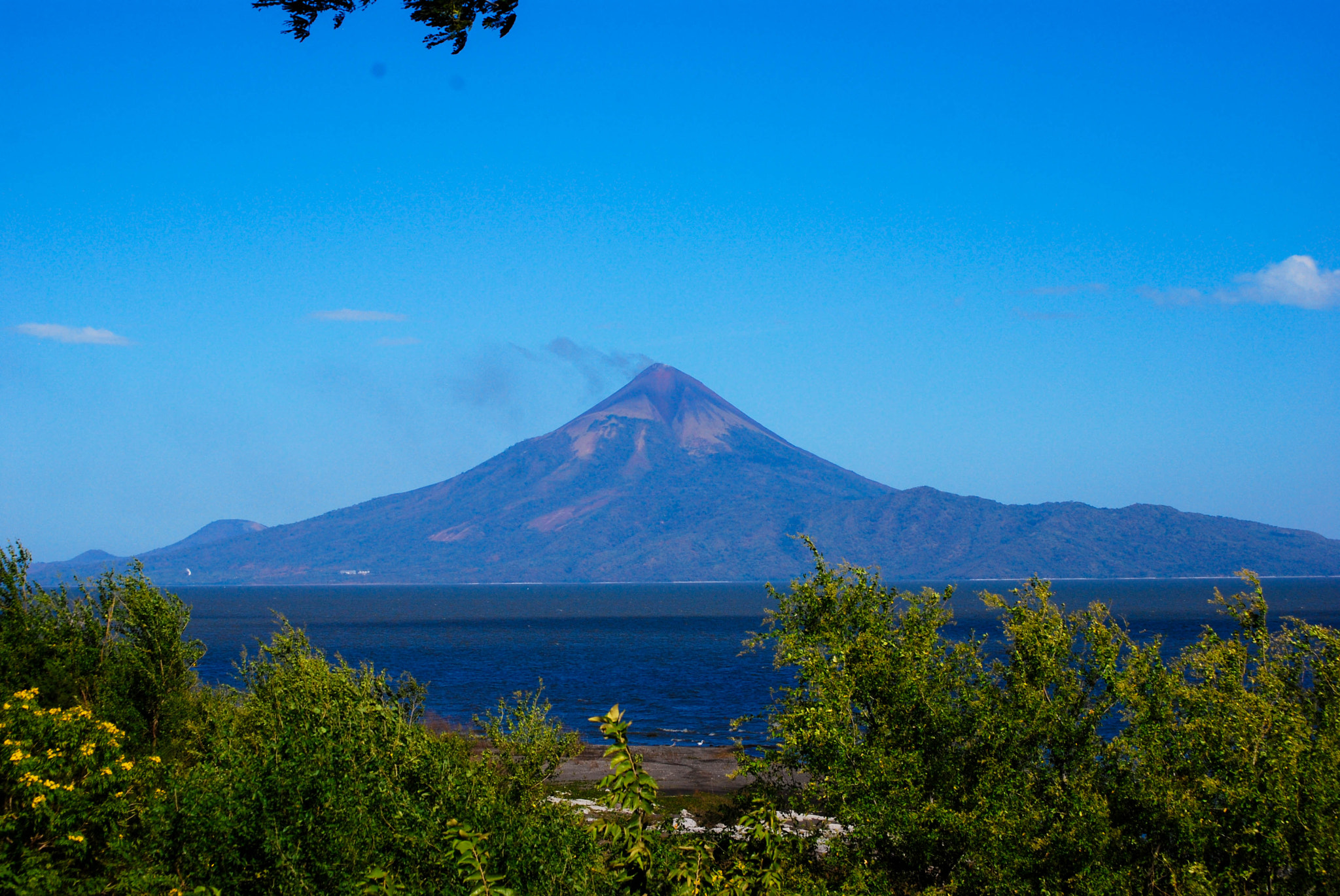 Nikon D60 + Nikon AF-S DX Nikkor 55-200mm F4-5.6G ED sample photo. León, nicaragua photography