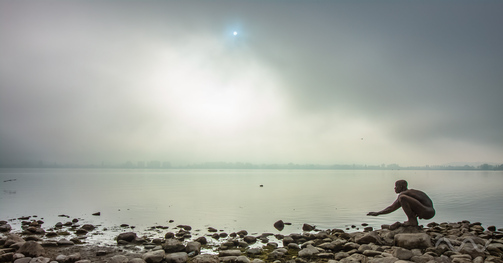Canon EOS 500D (EOS Rebel T1i / EOS Kiss X3) sample photo. Foggy lake photography